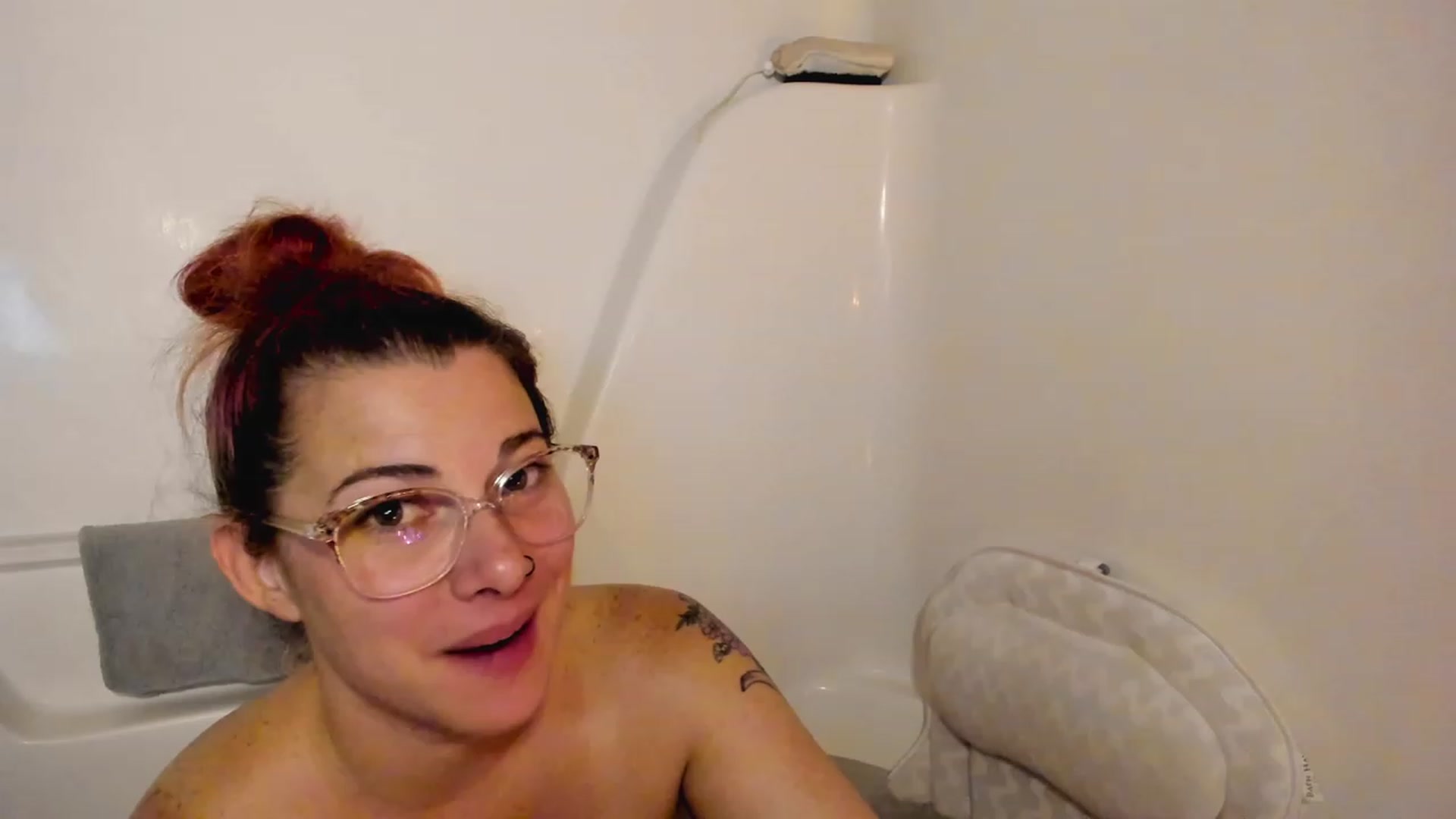 Gallery image thumbnail from FoxyDame's myfreecams stream on, 03/07/2023, 07:41 image 9 of 20