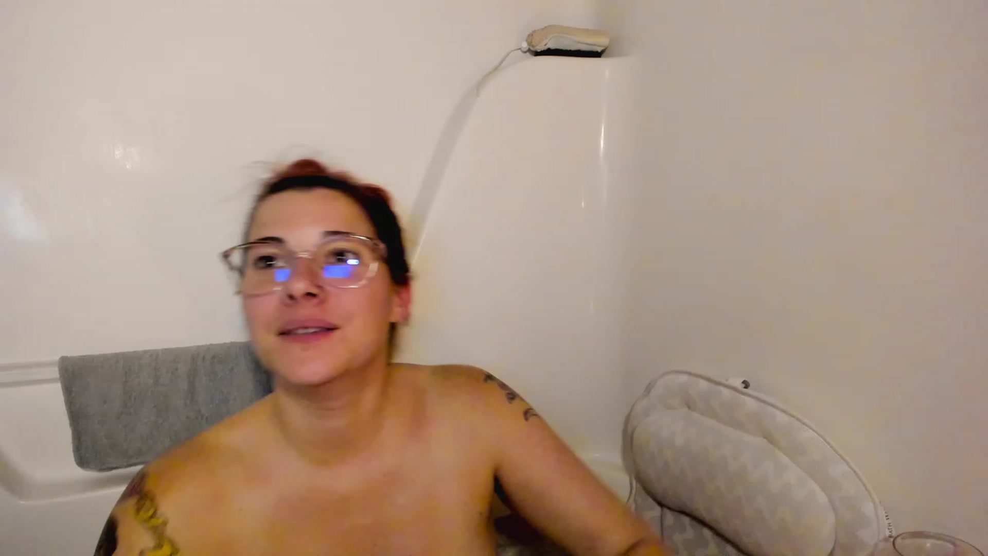 Gallery image thumbnail from FoxyDame's myfreecams stream on, 03/07/2023, 07:41 image 12 of 20