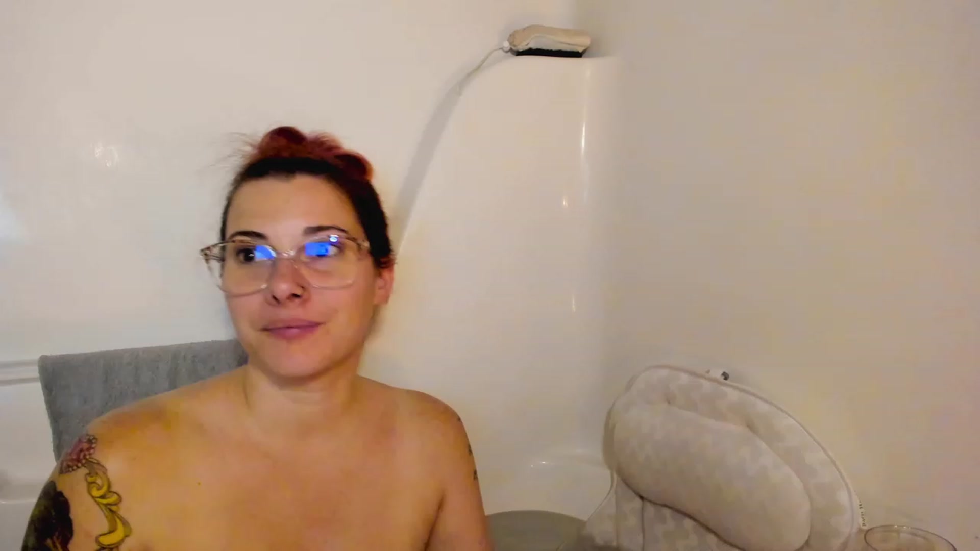 Gallery image thumbnail from FoxyDame's myfreecams stream on, 03/07/2023, 07:41 image 6 of 20