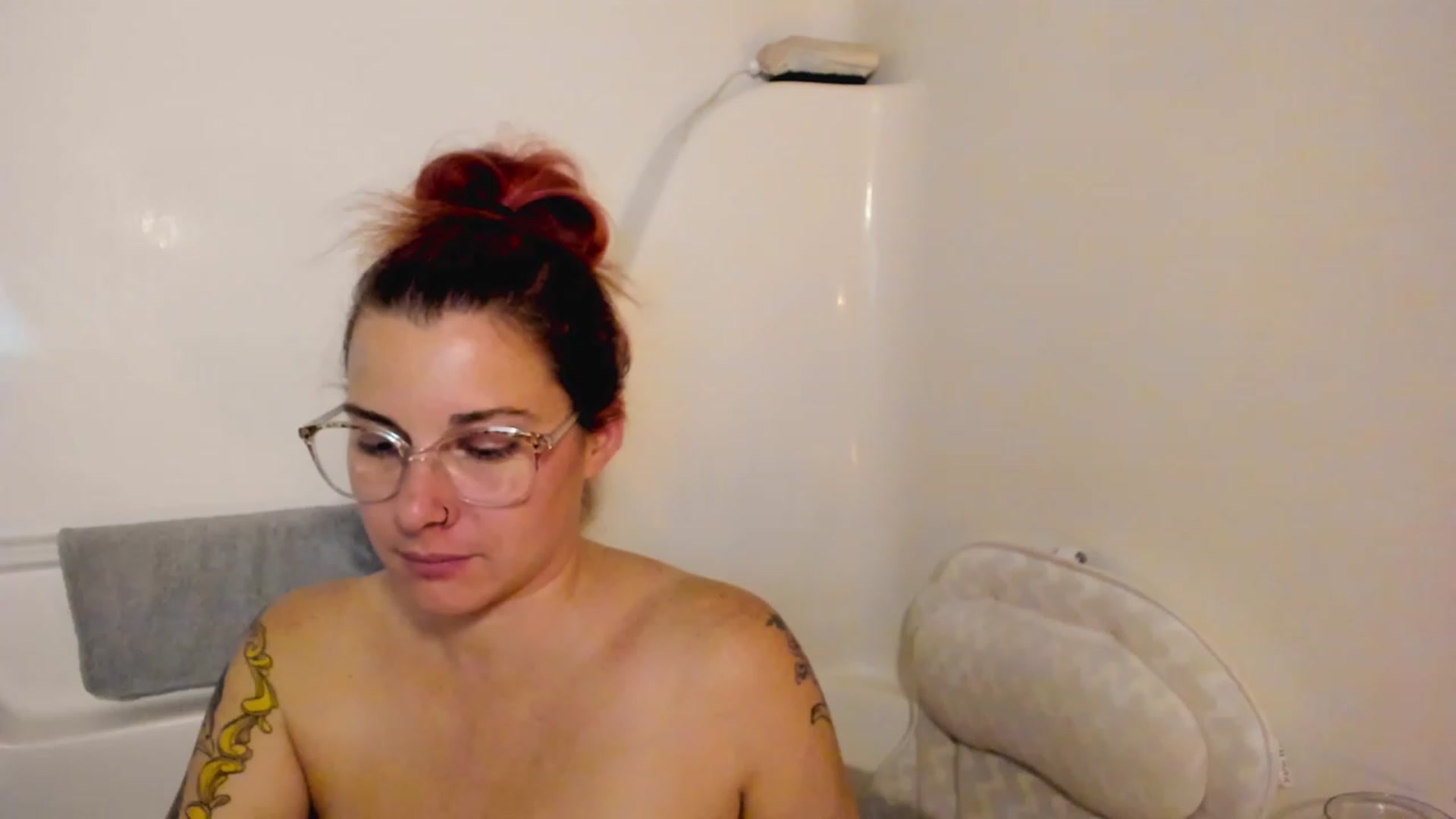 Gallery image thumbnail from FoxyDame's myfreecams stream on, 03/07/2023, 07:41 image 8 of 20