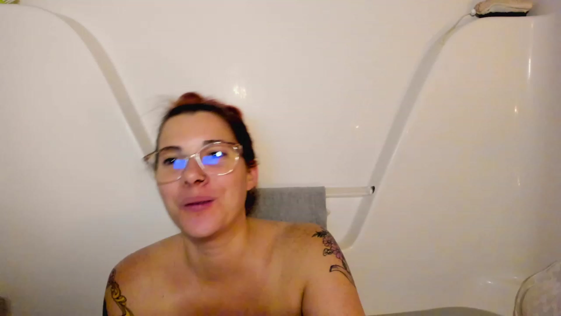 Gallery image thumbnail from FoxyDame's myfreecams stream on, 03/07/2023, 07:41 image 4 of 20