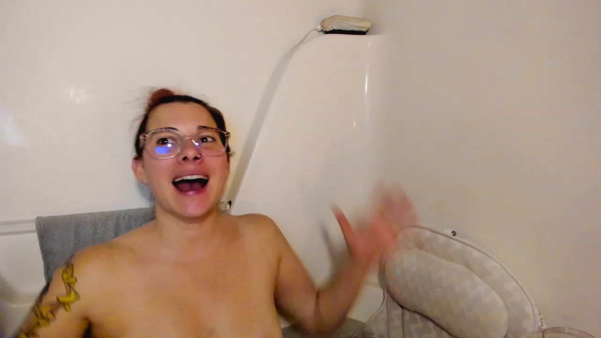 Gallery image thumbnail from FoxyDame's myfreecams stream on, 03/07/2023, 07:41 image 13 of 20