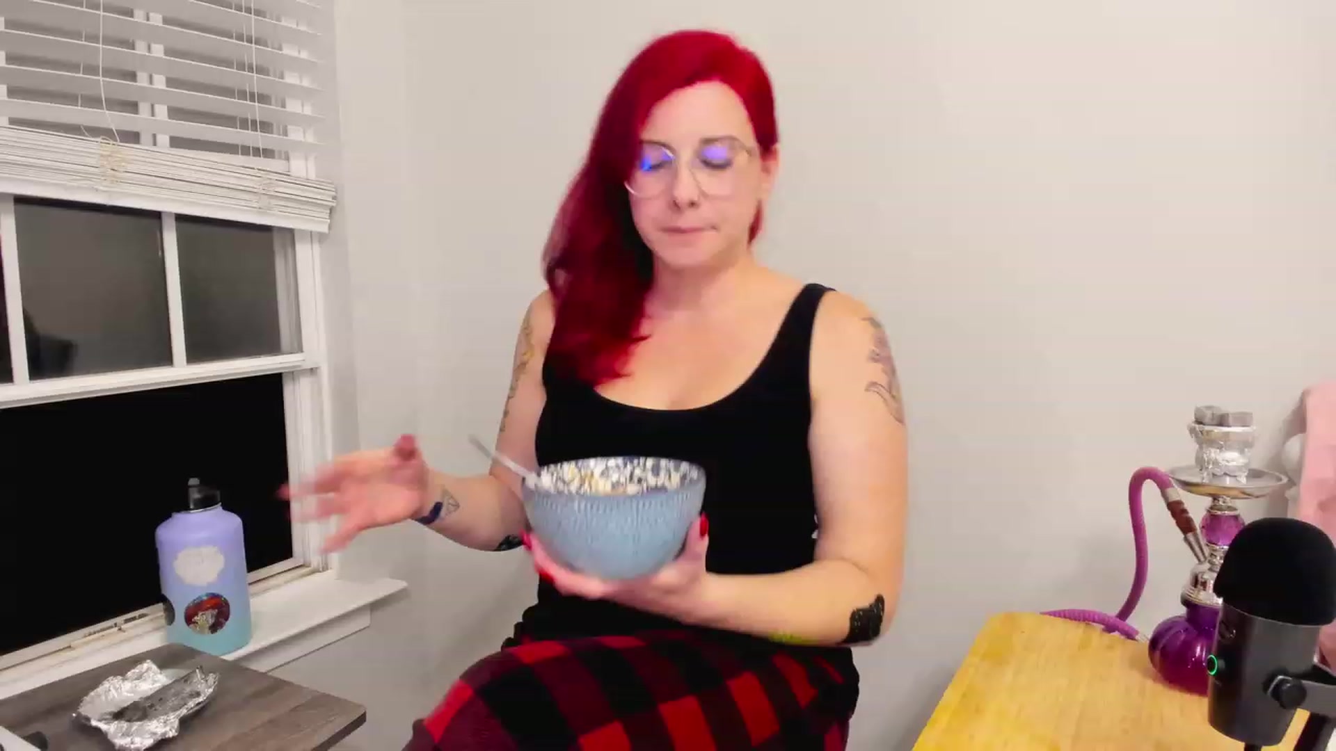 Gallery image thumbnail from FoxyDame's myfreecams stream on, 04/09/2023, 03:29 image 4 of 20