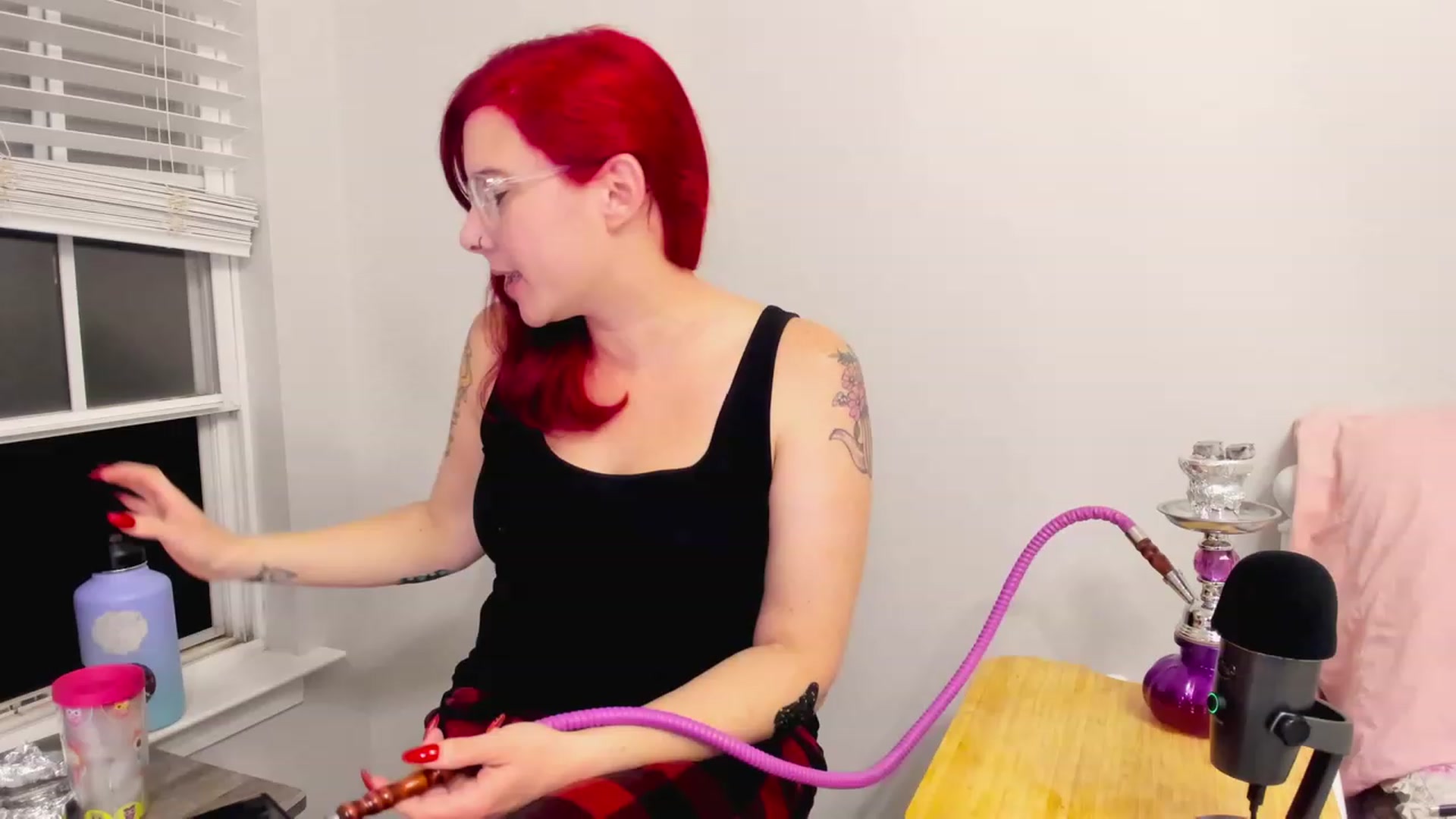 Gallery image thumbnail from FoxyDame's myfreecams stream on, 04/09/2023, 03:29 image 10 of 20