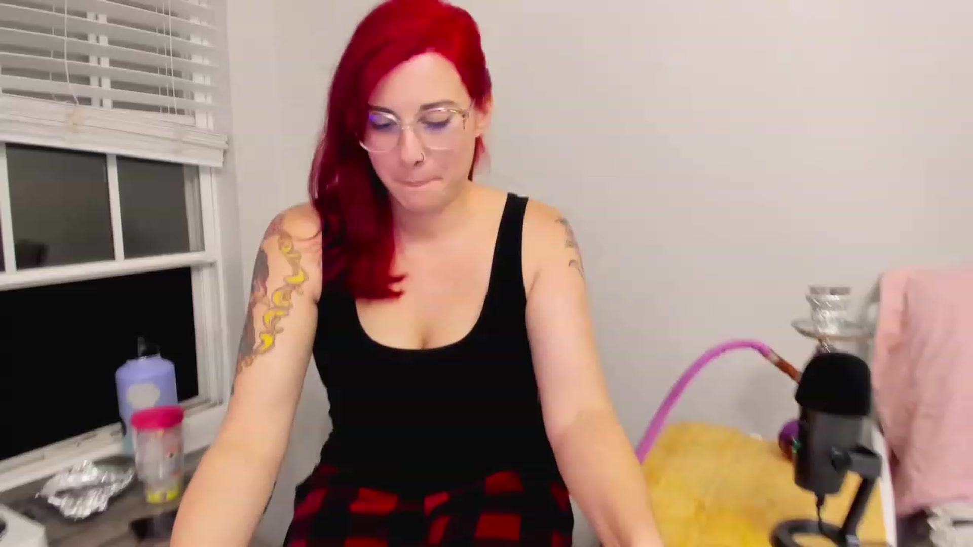 Gallery image thumbnail from FoxyDame's myfreecams stream on, 04/09/2023, 03:29 image 12 of 20