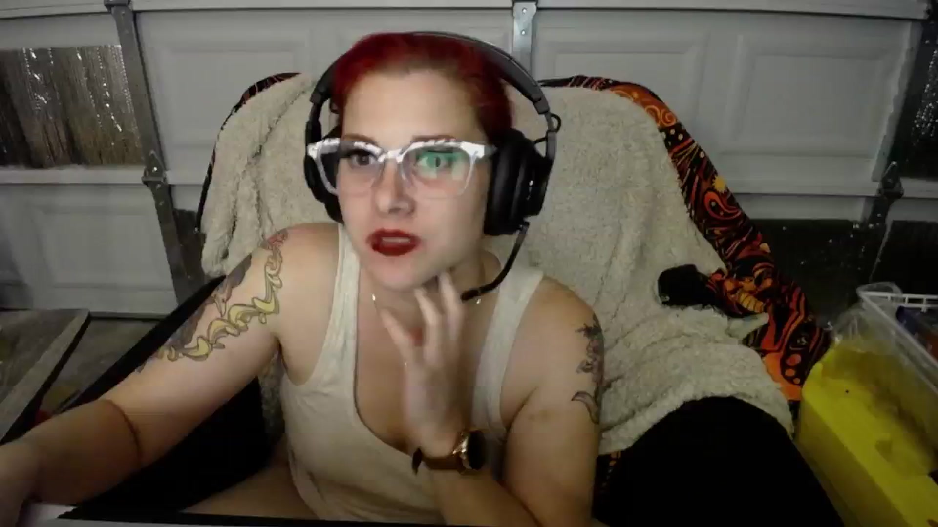 Gallery image thumbnail from FoxyDame's myfreecams stream on, 04/19/2025, 03:53 image 4 of 20