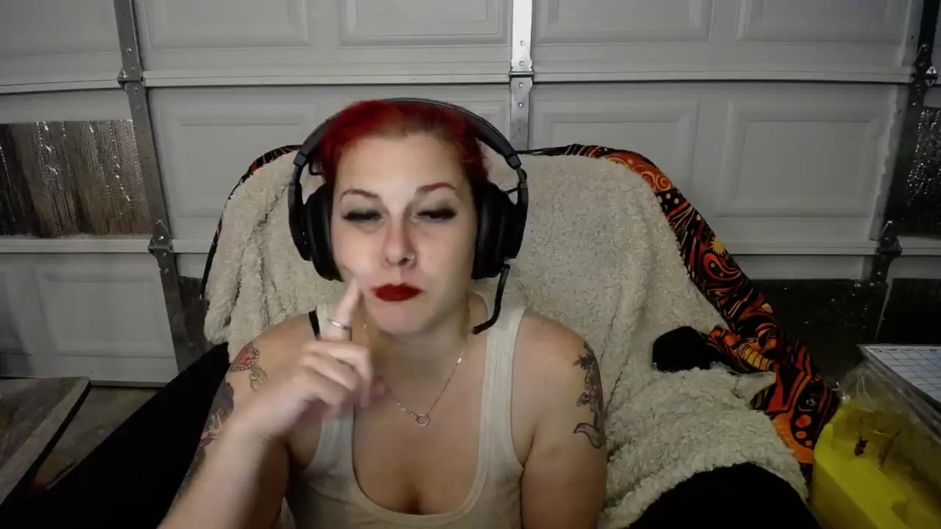 Gallery image thumbnail from FoxyDame's myfreecams stream on, 04/19/2025, 03:53 image 5 of 20