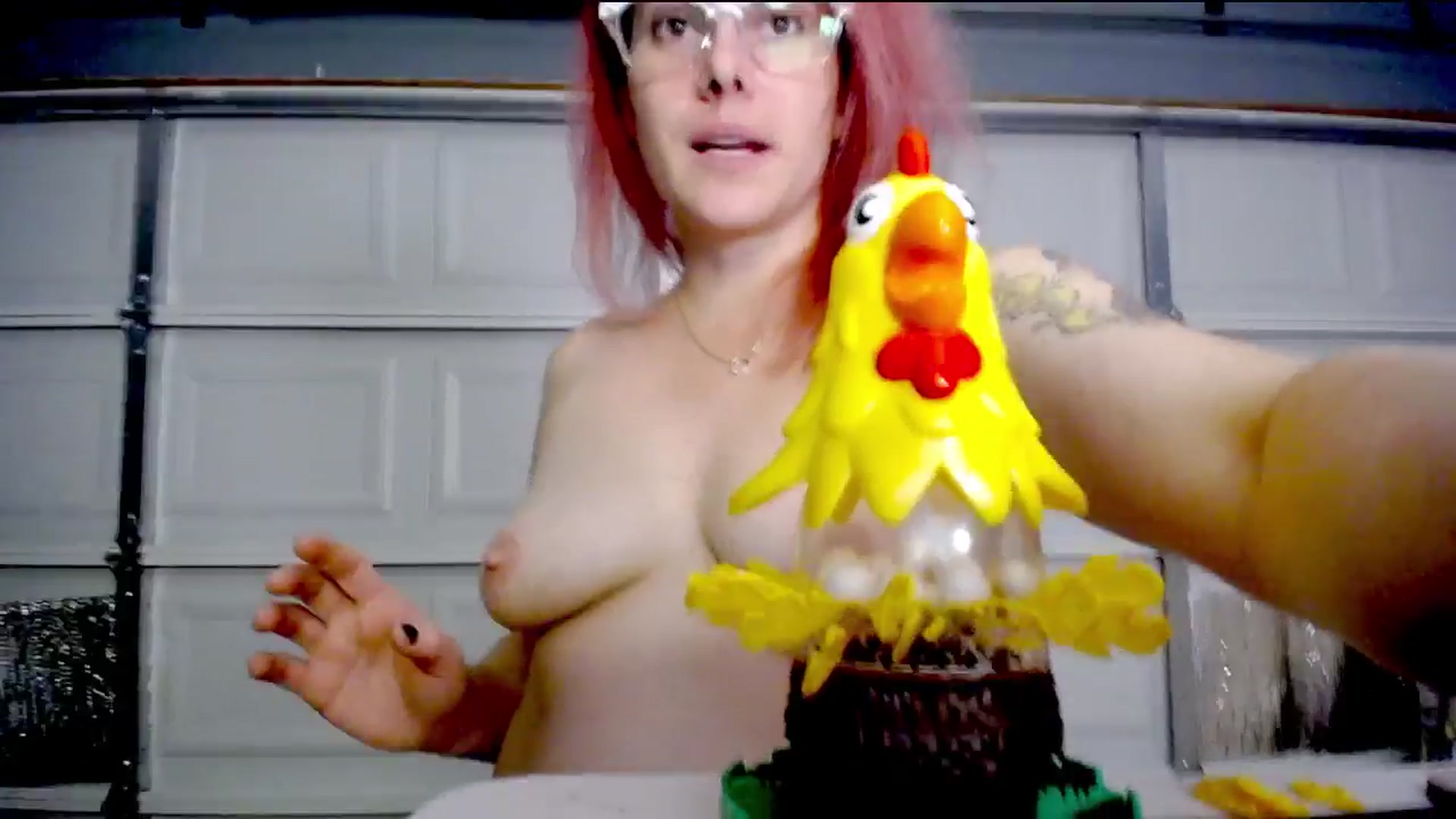 Gallery image thumbnail from FoxyDame's myfreecams stream on, 05/03/2025, 03:16 image 9 of 20