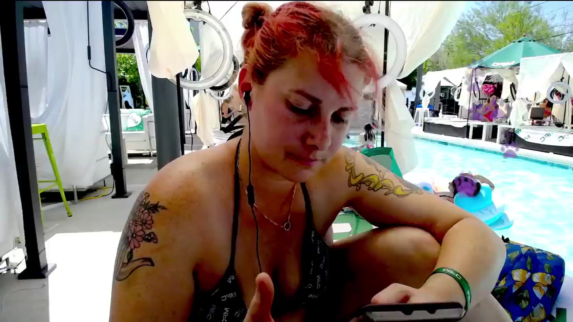 Gallery image thumbnail from FoxyDame's myfreecams stream on, 05/21/2025, 21:16 image 13 of 20
