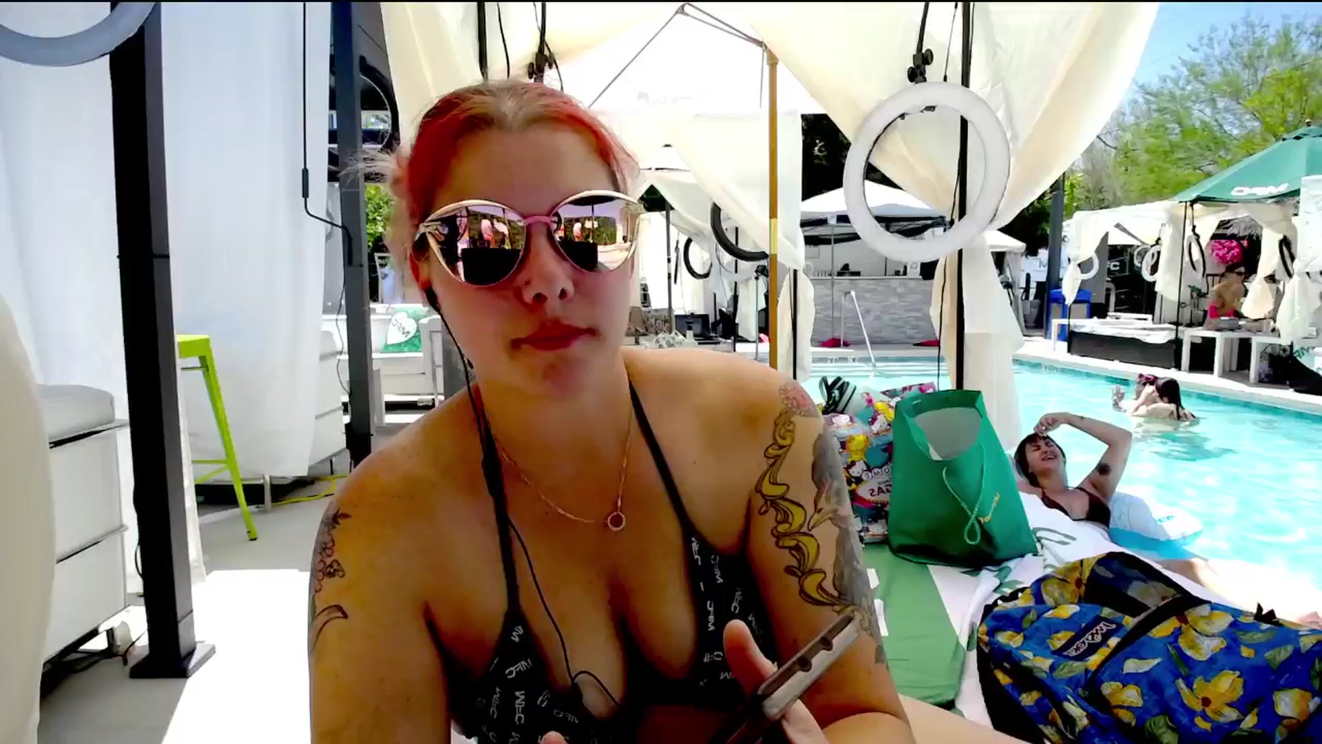 Gallery image thumbnail from FoxyDame's myfreecams stream on, 05/21/2025, 21:16 image 7 of 20