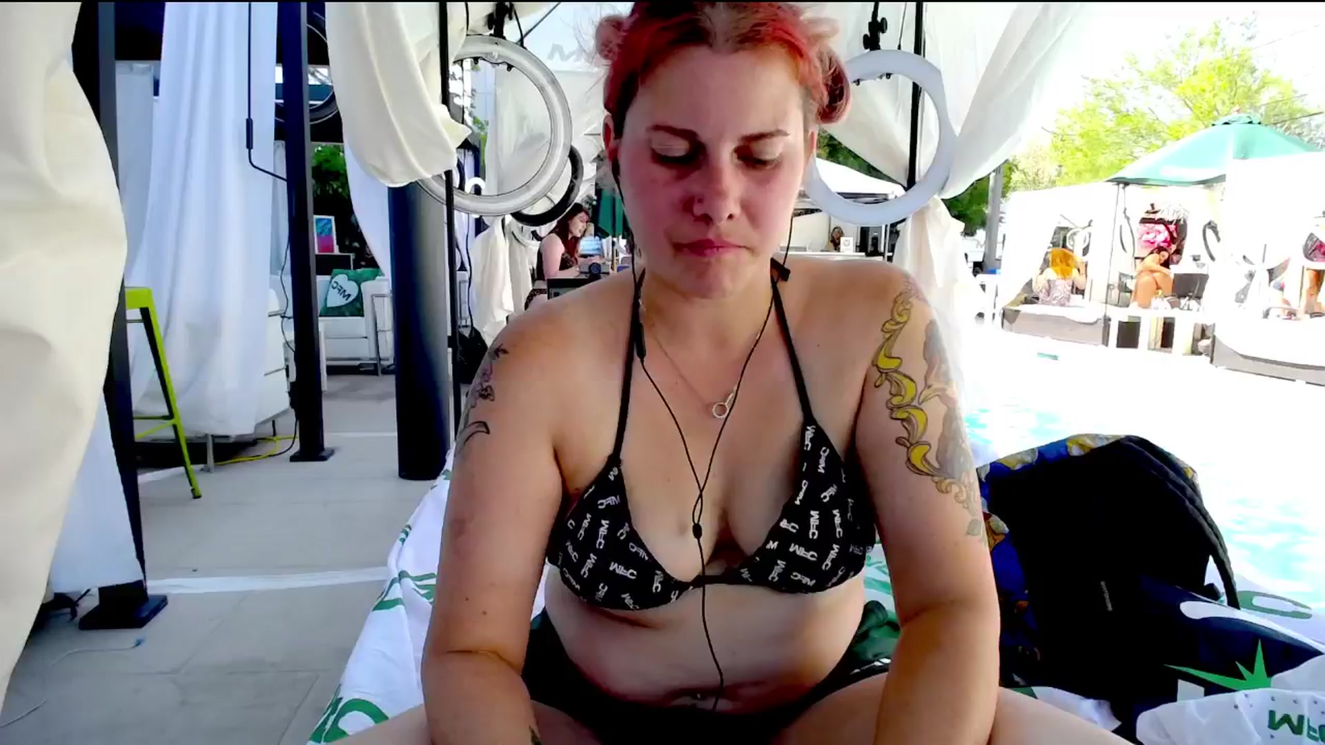 Gallery image thumbnail from FoxyDame's myfreecams stream on, 05/21/2025, 22:59 image 12 of 20