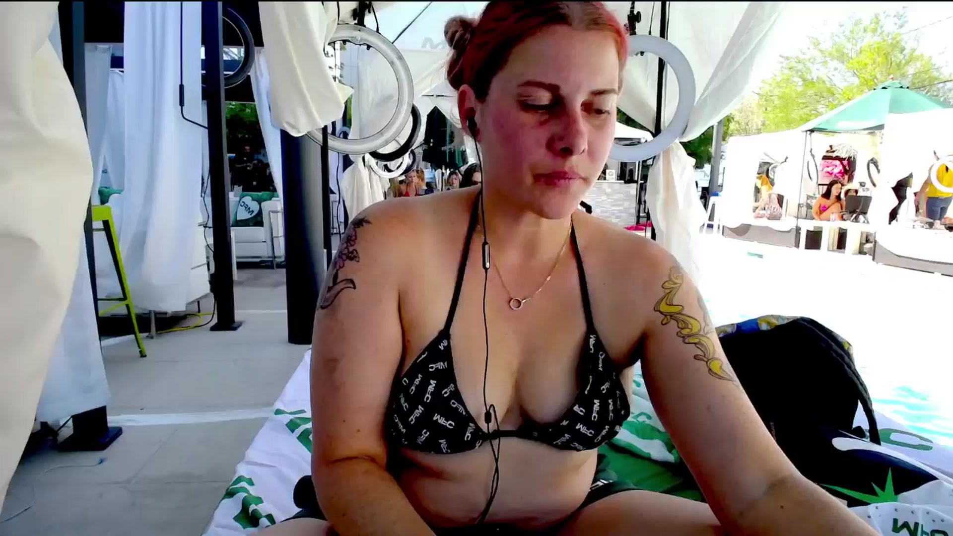 Gallery image thumbnail from FoxyDame's myfreecams stream on, 05/21/2025, 22:59 image 8 of 20