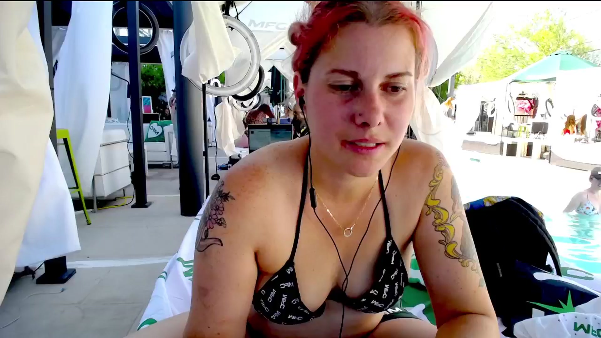 Gallery image thumbnail from FoxyDame's myfreecams stream on, 05/21/2025, 22:59 image 14 of 20