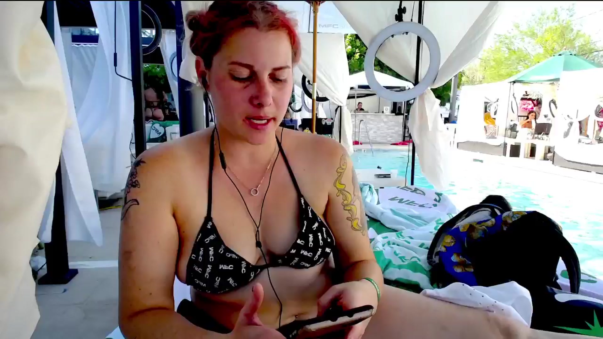 Gallery image thumbnail from FoxyDame's myfreecams stream on, 05/21/2025, 22:59 image 16 of 20