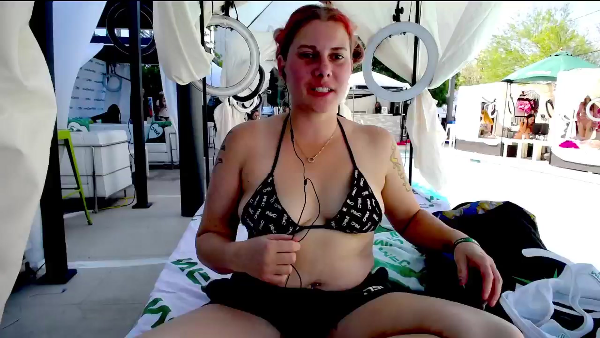 Gallery image thumbnail from FoxyDame's myfreecams stream on, 05/21/2025, 22:59 image 6 of 20