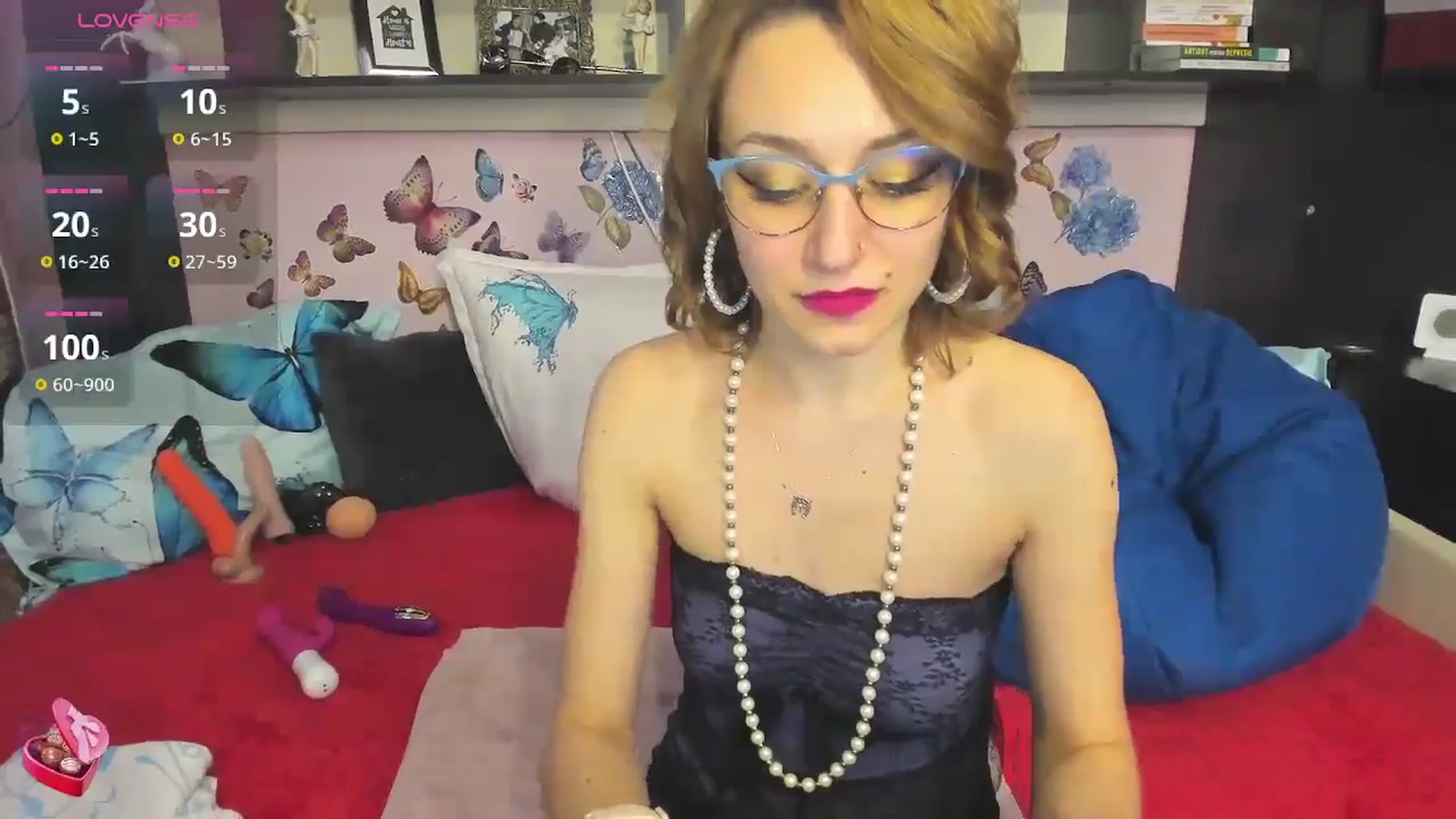 Gallery image thumbnail from FoxyDom69's myfreecams stream on, 12/16/2024, 11:54 image 10 of 20