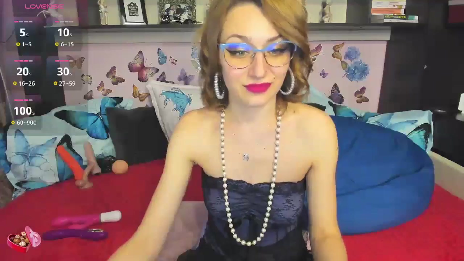 Gallery image thumbnail from FoxyDom69's myfreecams stream on, 12/16/2024, 12:36 image 11 of 20