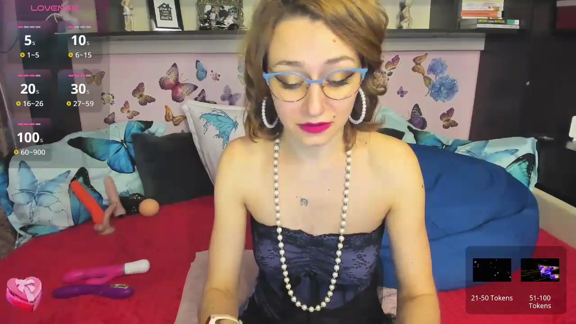Gallery image thumbnail from FoxyDom69's myfreecams stream on, 12/16/2024, 12:36 image 16 of 20