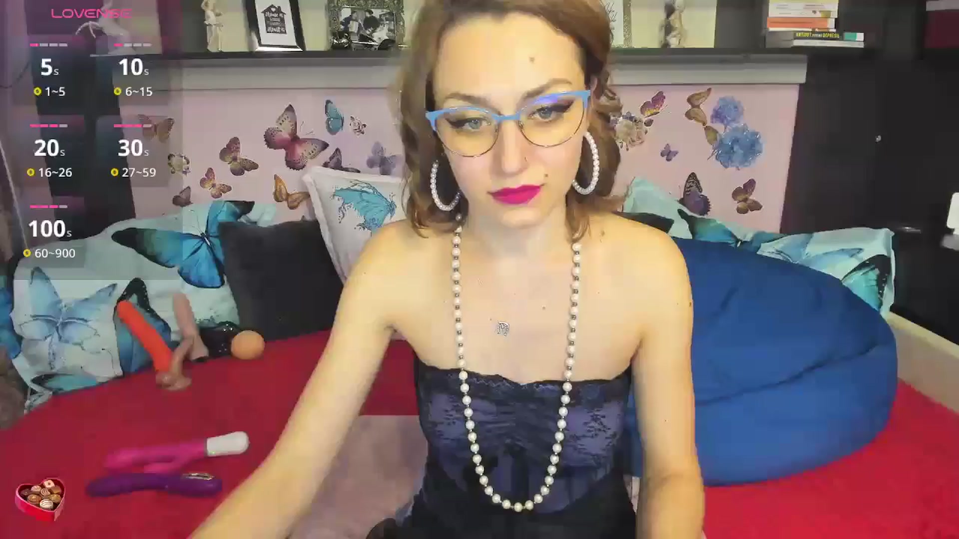 Gallery image thumbnail from FoxyDom69's myfreecams stream on, 12/16/2024, 12:36 image 18 of 20