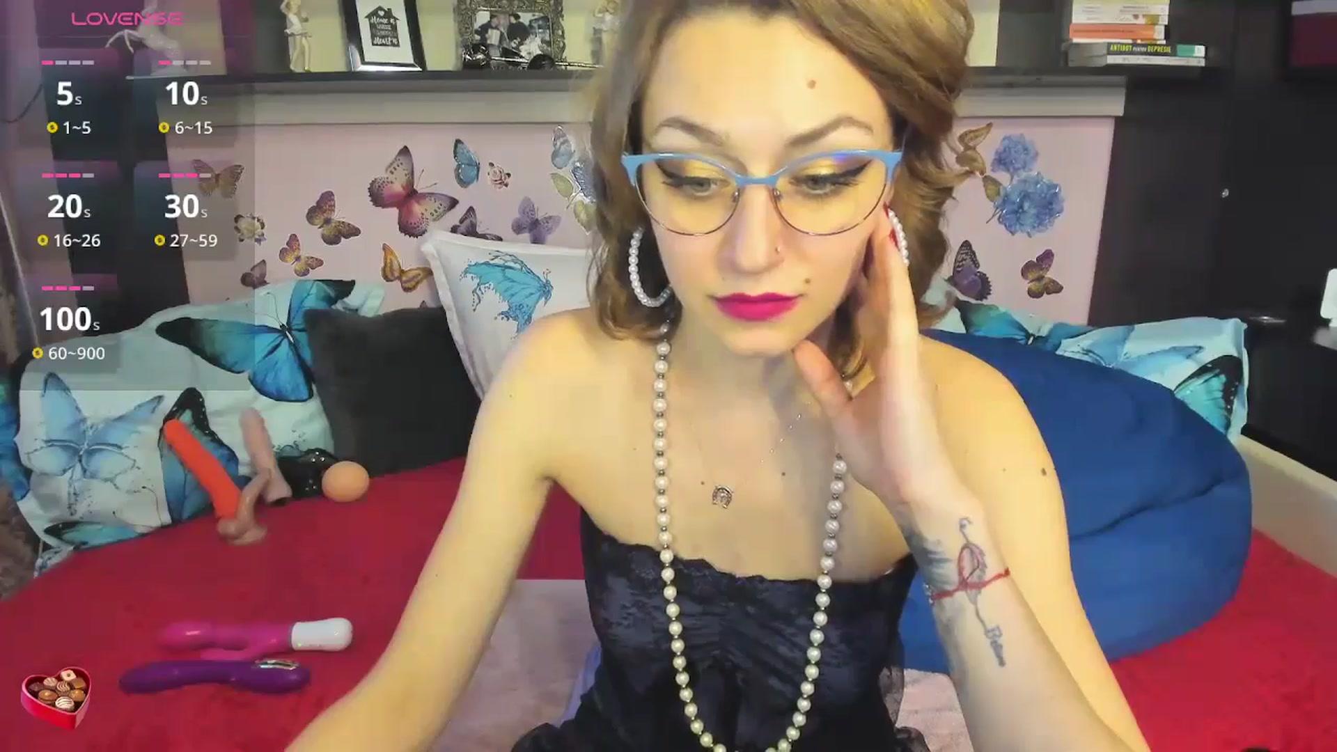 Gallery image thumbnail from FoxyDom69's myfreecams stream on, 12/16/2024, 12:36 image 6 of 20