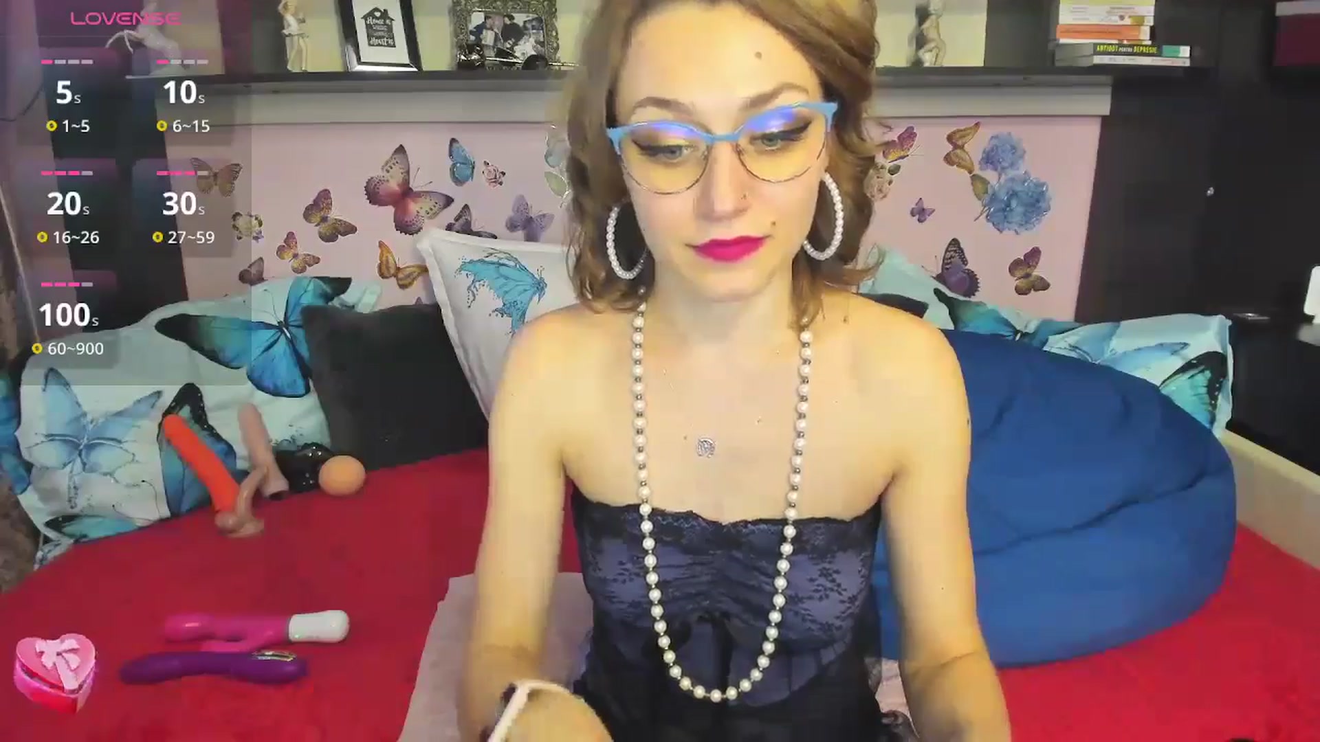 Gallery image thumbnail from FoxyDom69's myfreecams stream on, 12/16/2024, 12:36 image 7 of 20