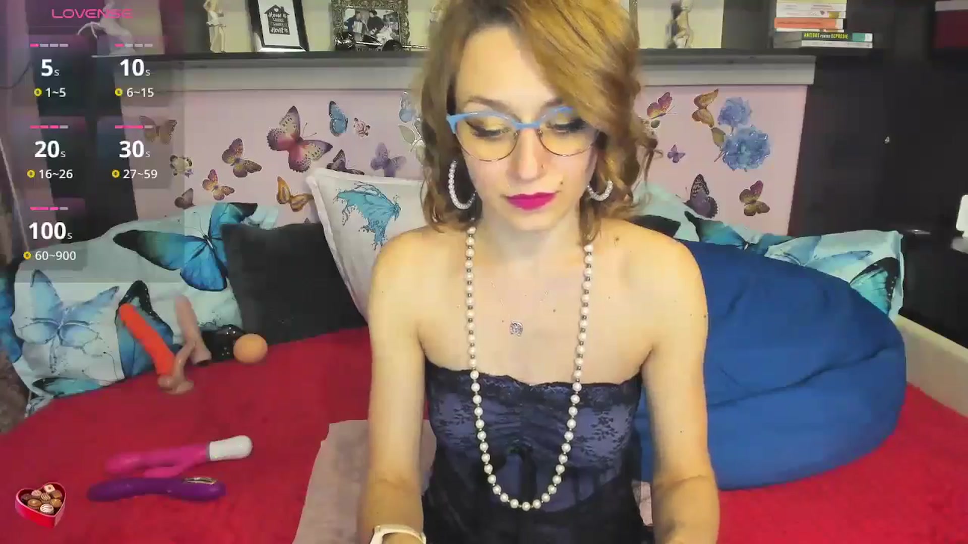 Gallery image thumbnail from FoxyDom69's myfreecams stream on, 12/16/2024, 12:36 image 15 of 20