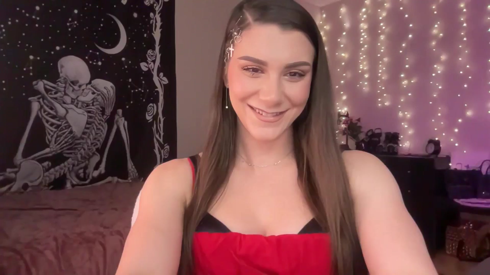 Gallery image thumbnail from FoxyHeartz's myfreecams stream on, 02/17/2025, 14:41 image 7 of 20