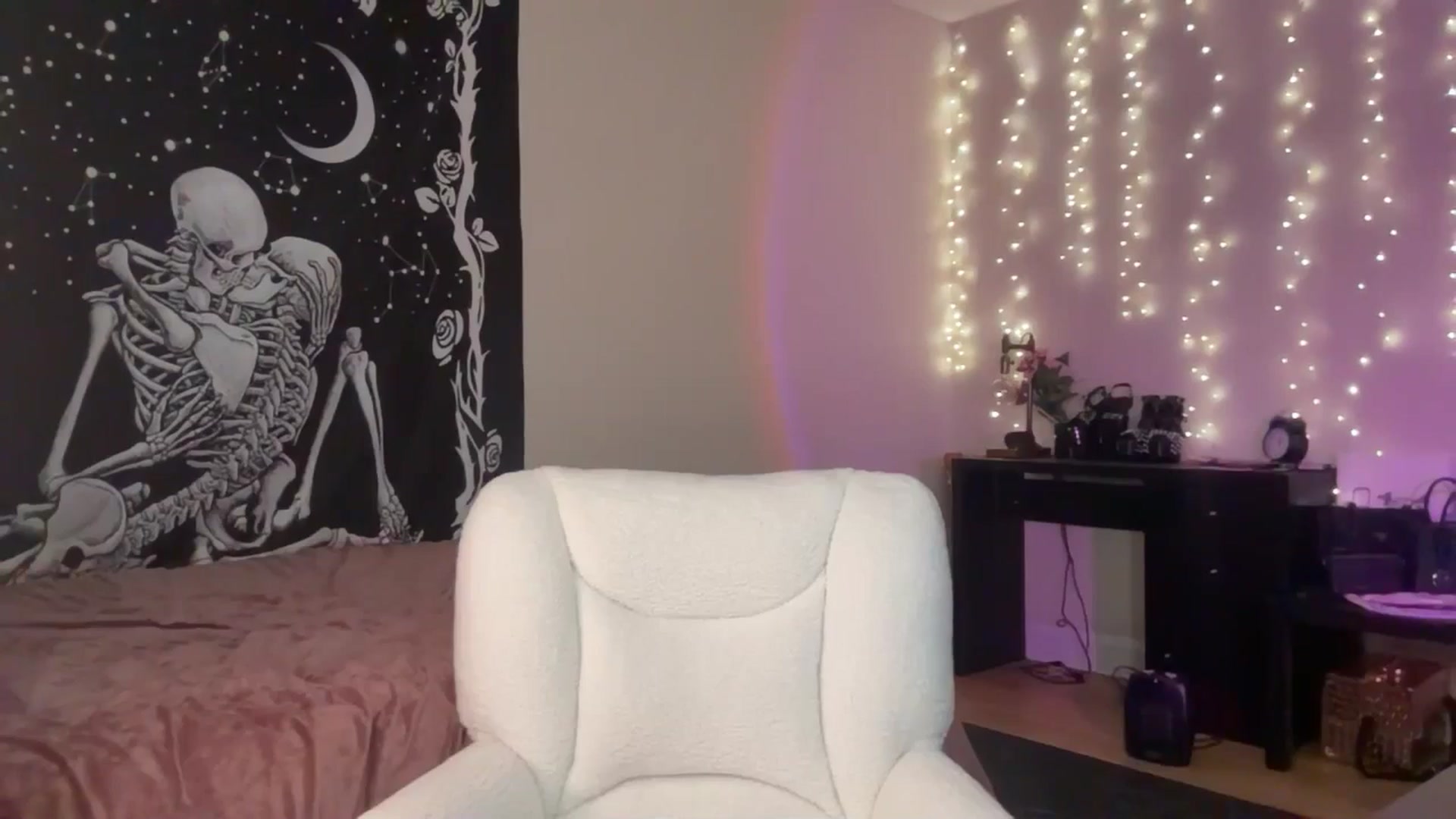 Gallery image thumbnail from FoxyHeartz's myfreecams stream on, 02/17/2025, 14:41 image 16 of 20