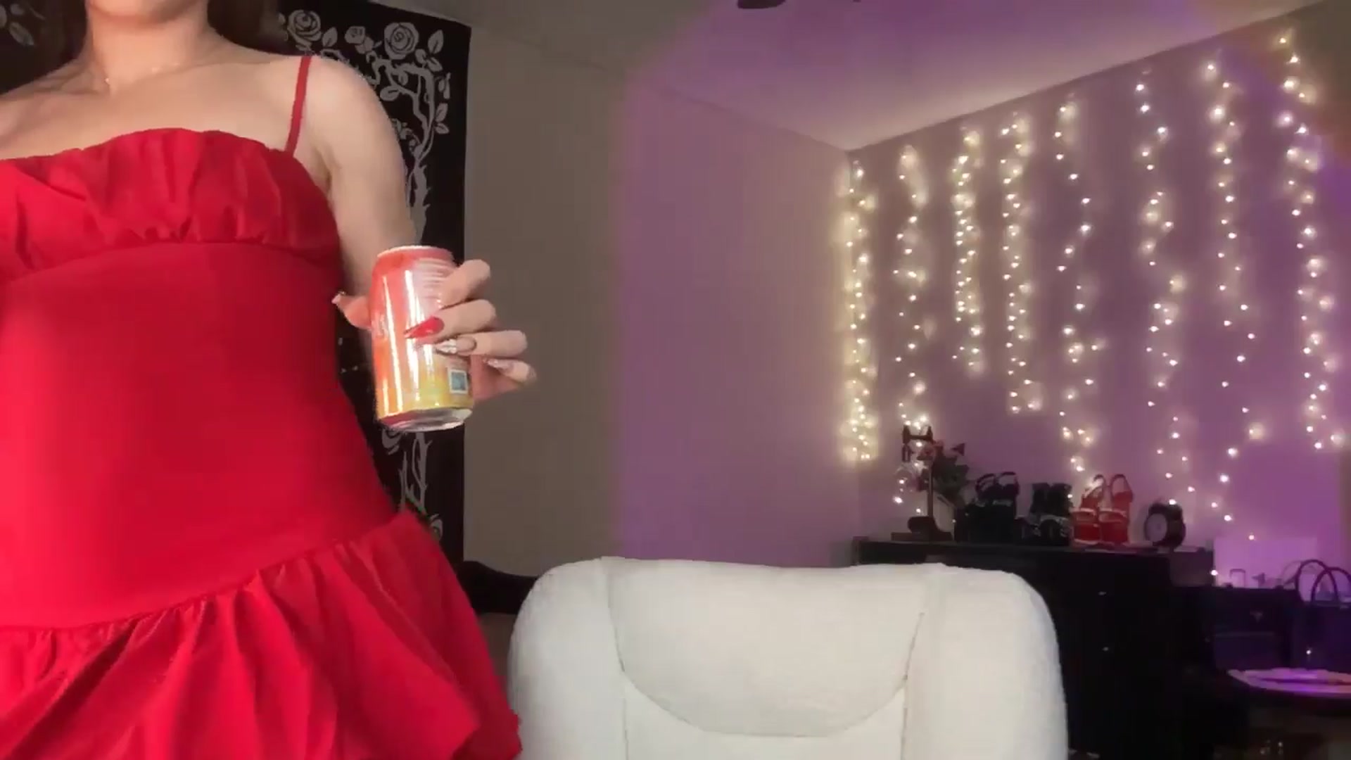 Gallery image thumbnail from FoxyHeartz's myfreecams stream on, 02/18/2025, 10:32 image 16 of 20