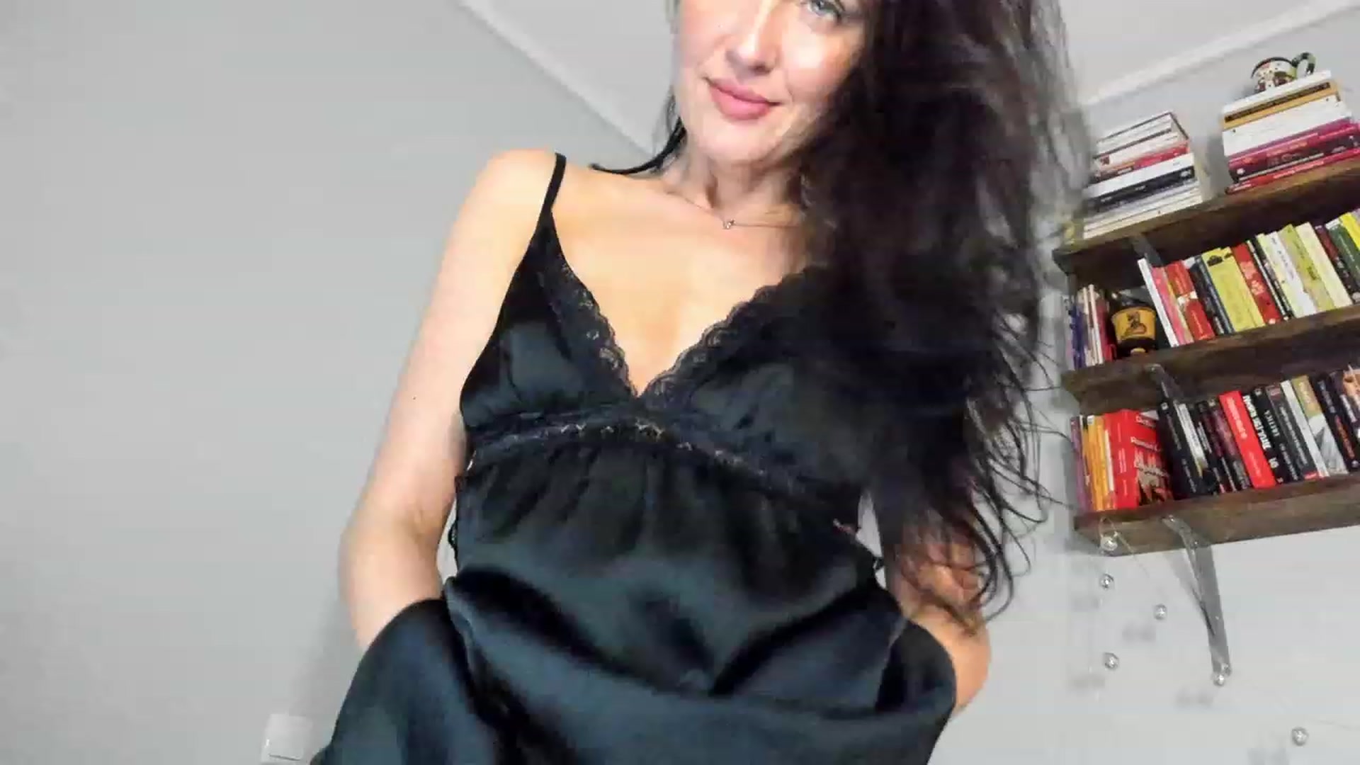 Gallery image thumbnail from FoxyLarysa's myfreecams stream on, 11/21/2022, 24:20 image 4 of 20