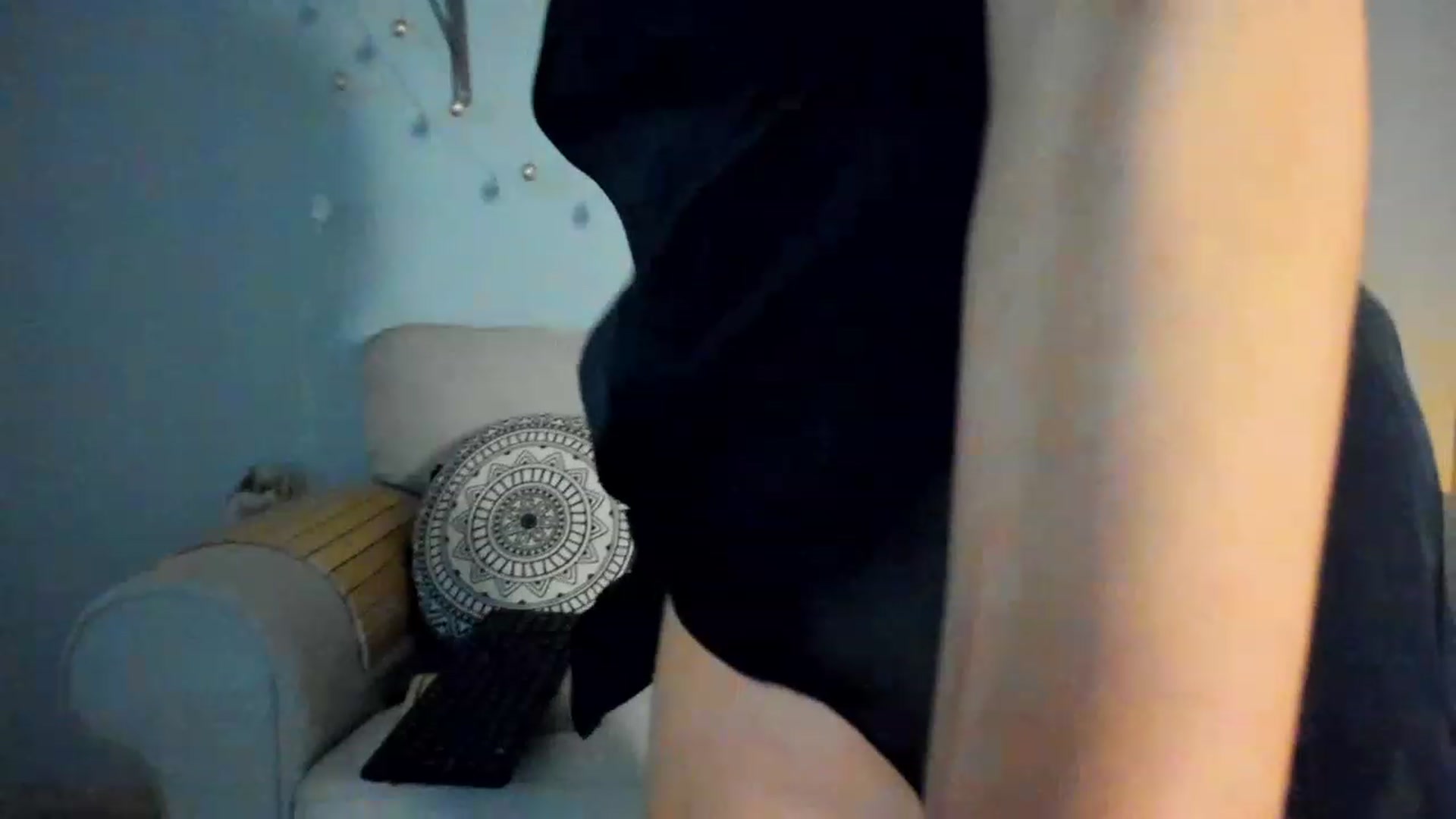 Gallery image thumbnail from FoxyLarysa's myfreecams stream on, 11/21/2022, 24:20 image 18 of 20