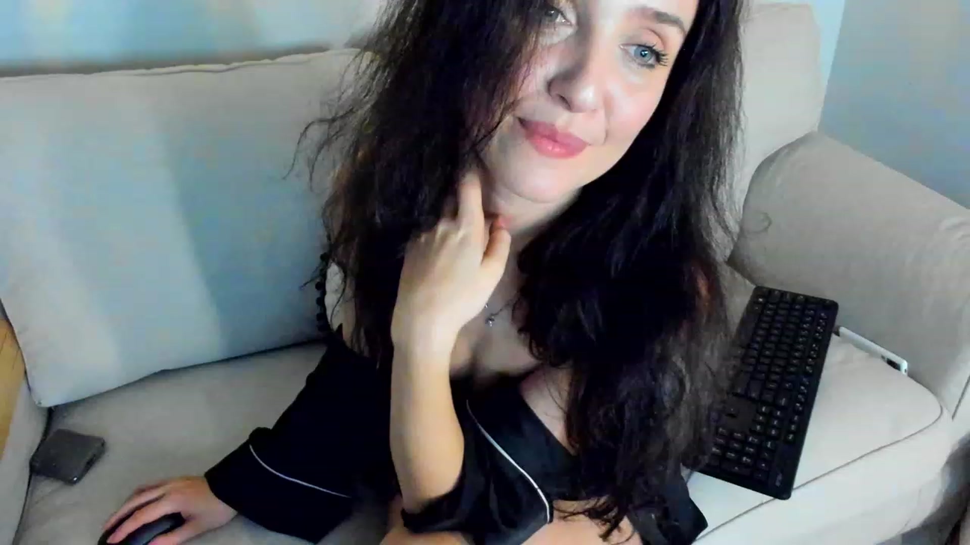 Gallery image thumbnail from FoxyLarysa's myfreecams stream on, 11/26/2022, 01:17 image 9 of 20
