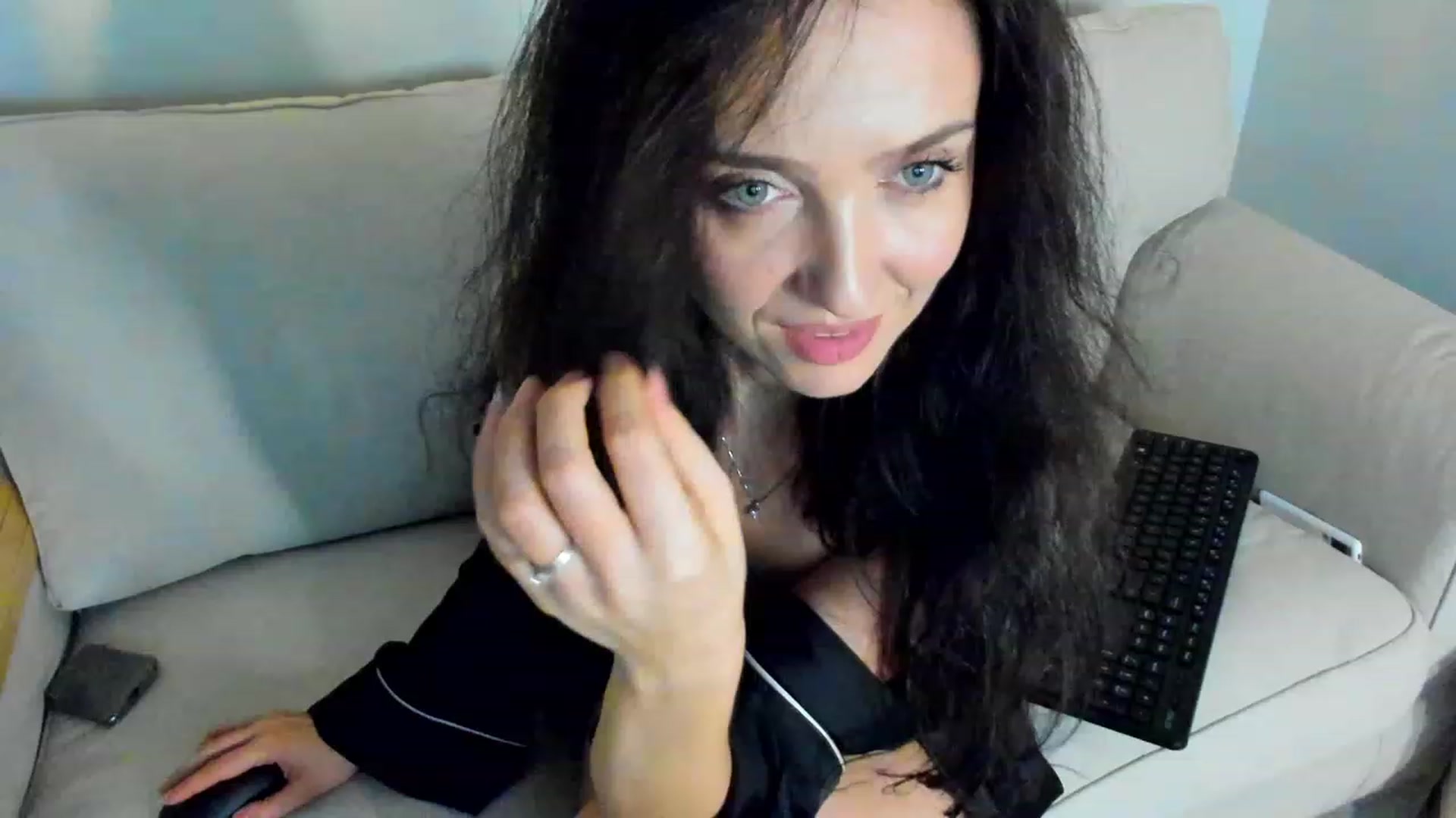 Gallery image thumbnail from FoxyLarysa's myfreecams stream on, 11/26/2022, 01:17 image 8 of 20
