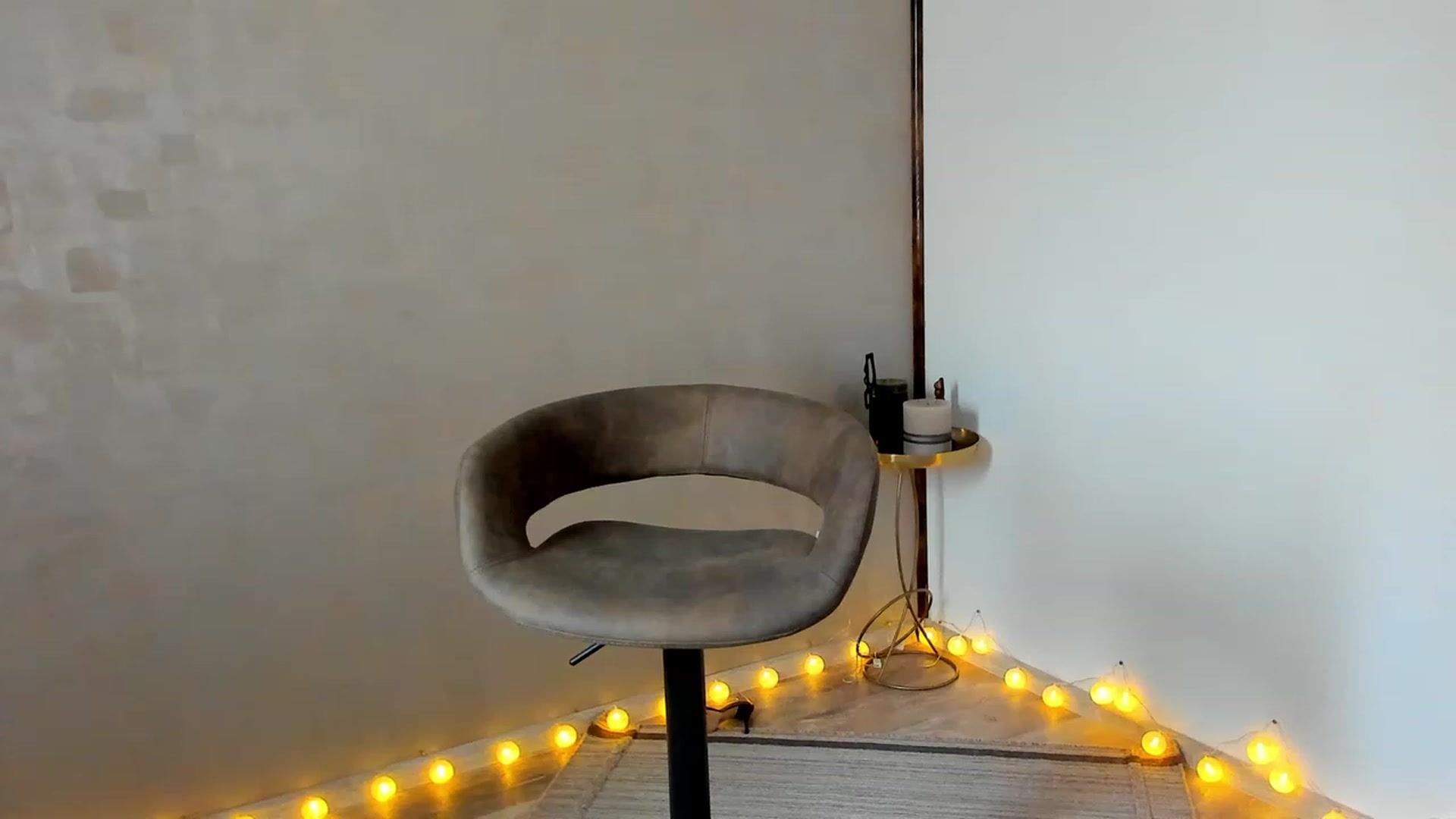 Gallery image thumbnail from FoxyLarysa's myfreecams stream on, 12/02/2022, 09:08 image 18 of 20