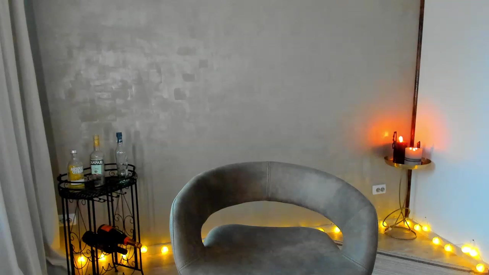 Gallery image thumbnail from FoxyLarysa's myfreecams stream on, 12/04/2022, 08:20 image 11 of 20