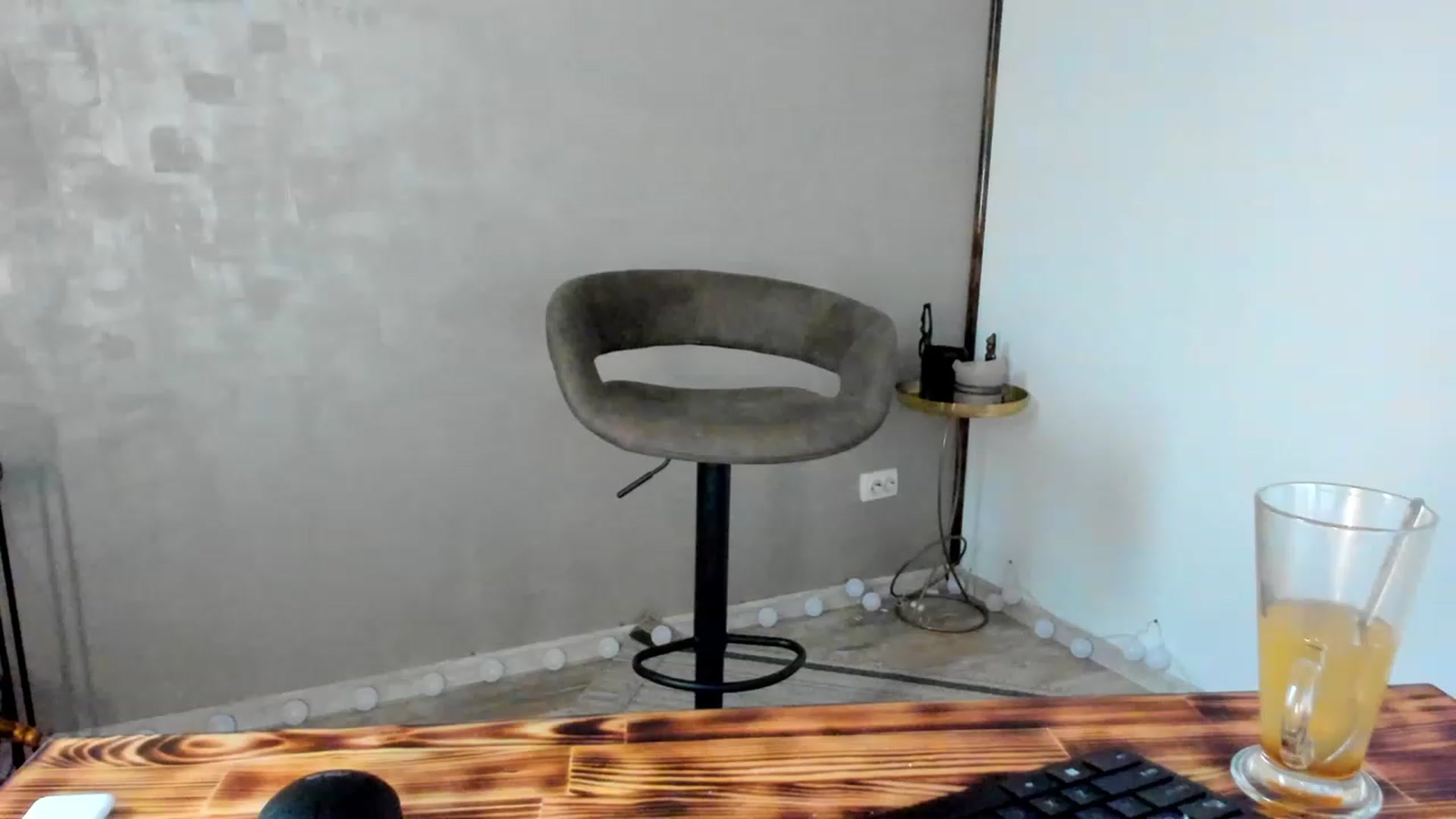 Gallery image thumbnail from FoxyLarysa's myfreecams stream on, 12/18/2022, 13:16 image 19 of 20