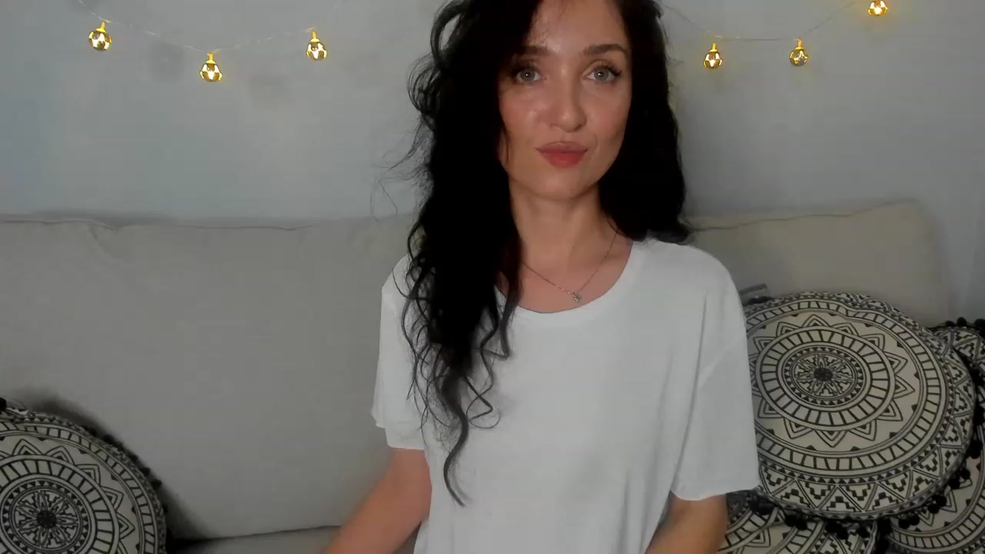 Gallery image thumbnail from FoxyLarysa's myfreecams stream on, 01/15/2023, 08:11 image 16 of 20