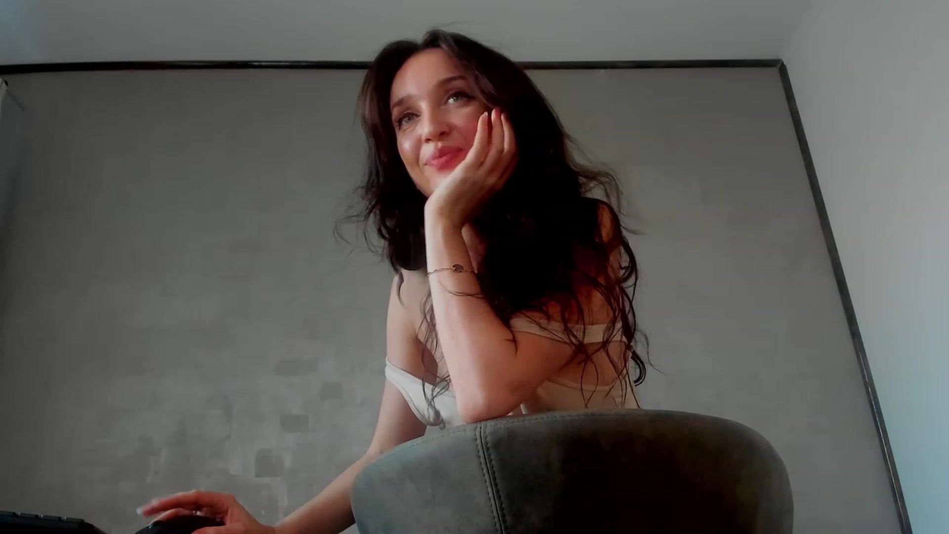 Gallery image thumbnail from FoxyLarysa's myfreecams stream on, 01/18/2023, 07:47 image 18 of 20