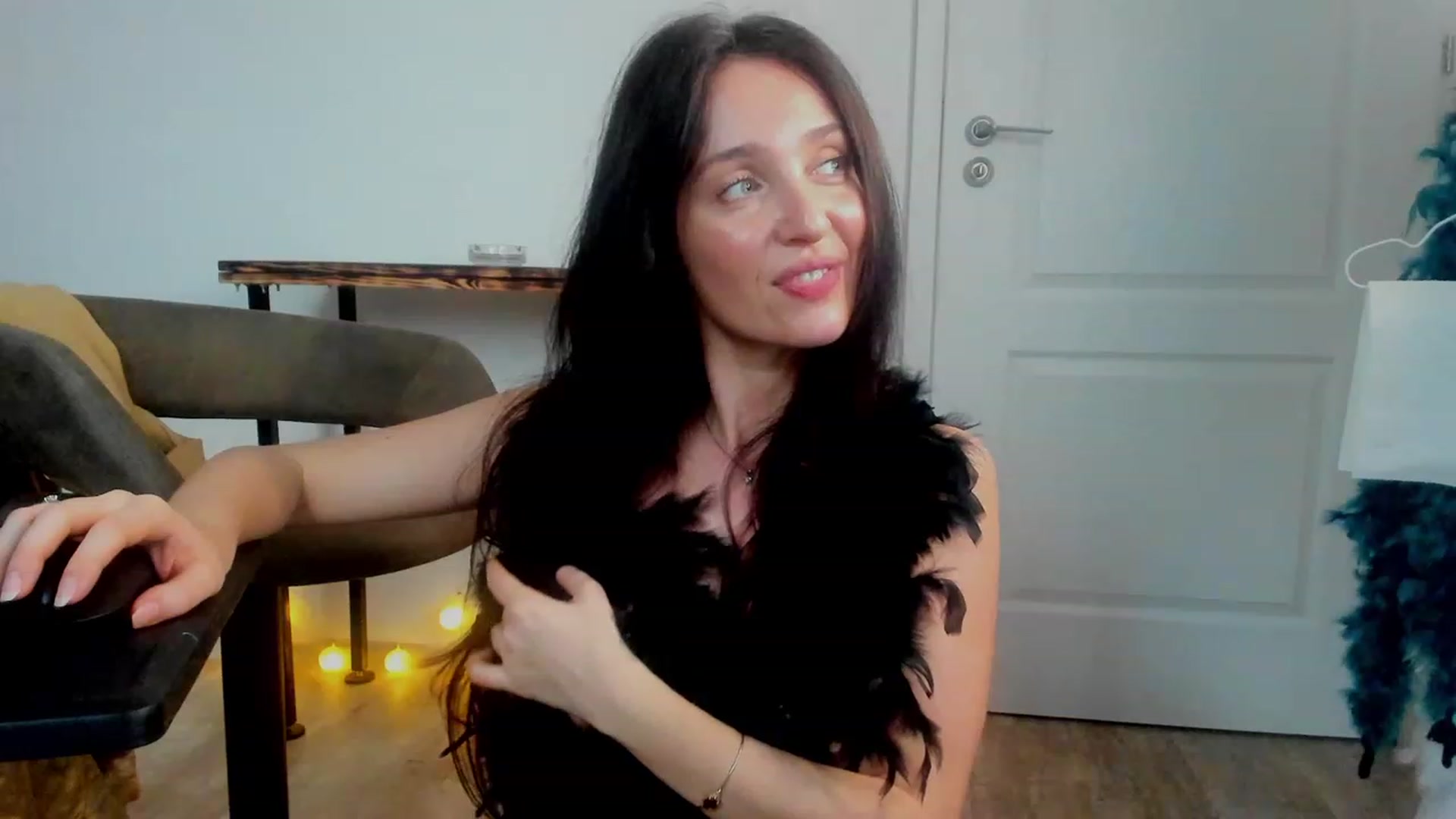 Gallery image thumbnail from FoxyLarysa's myfreecams stream on, 01/27/2023, 08:29 image 17 of 20