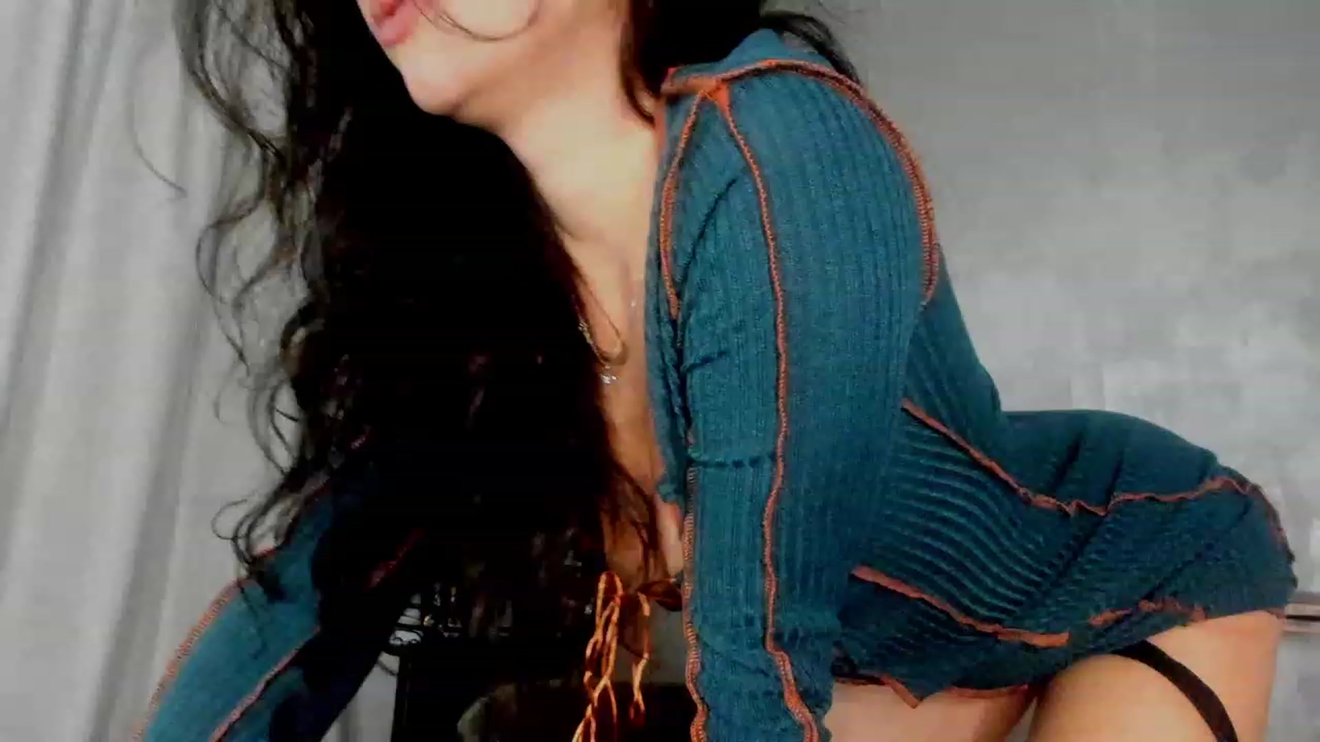 Gallery image thumbnail from FoxyLarysa's myfreecams stream on, 02/04/2023, 07:24 image 7 of 20