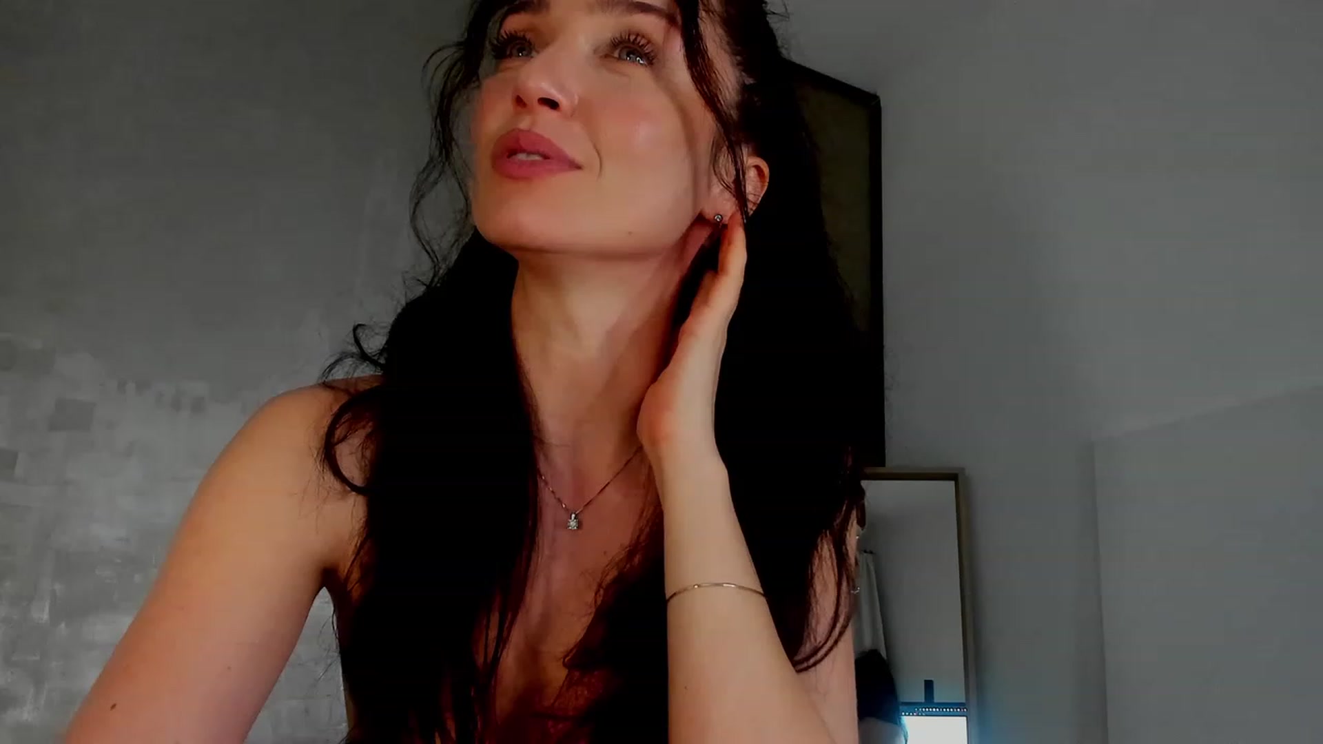 Gallery image thumbnail from FoxyLarysa's myfreecams stream on, 02/06/2023, 22:50 image 17 of 20