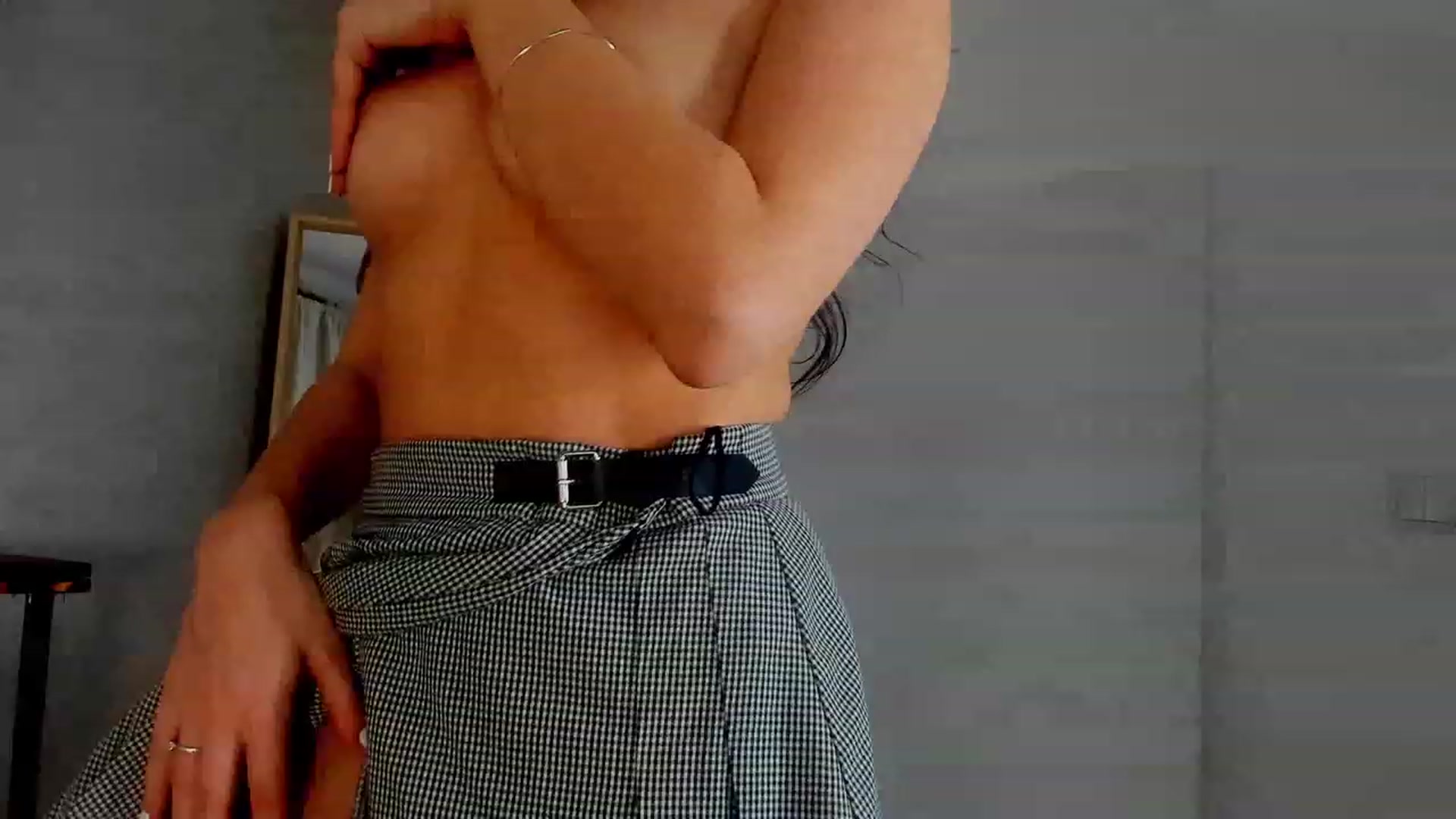Gallery image thumbnail from FoxyLarysa's myfreecams stream on, 02/06/2023, 22:50 image 9 of 20