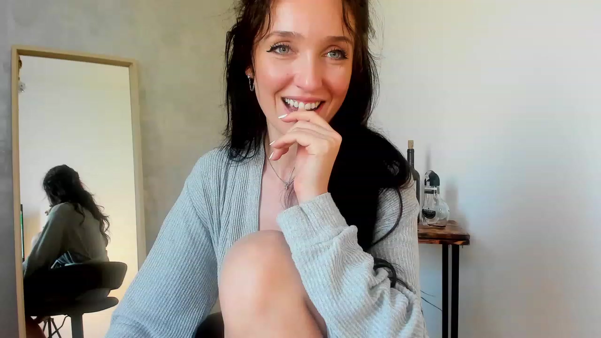 Gallery image thumbnail from FoxyLarysa's myfreecams stream on, 02/11/2023, 09:52 image 1 of 20