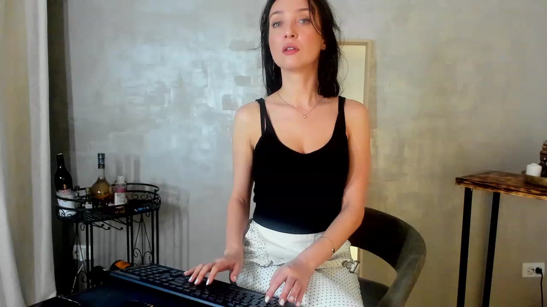 Gallery image thumbnail from FoxyLarysa's myfreecams stream on, 02/12/2023, 06:36 image 3 of 20