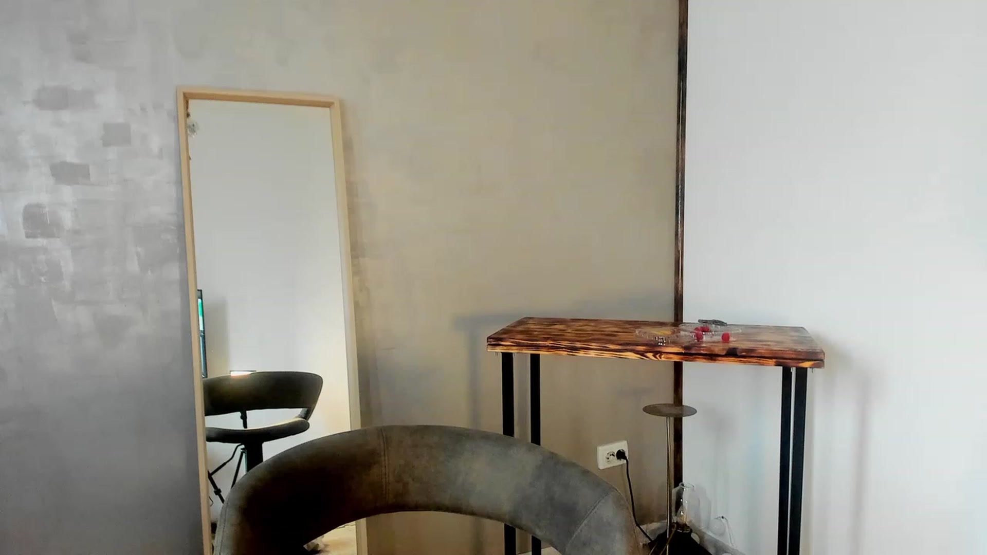 Gallery image thumbnail from FoxyLarysa's myfreecams stream on, 02/12/2023, 08:00 image 20 of 20