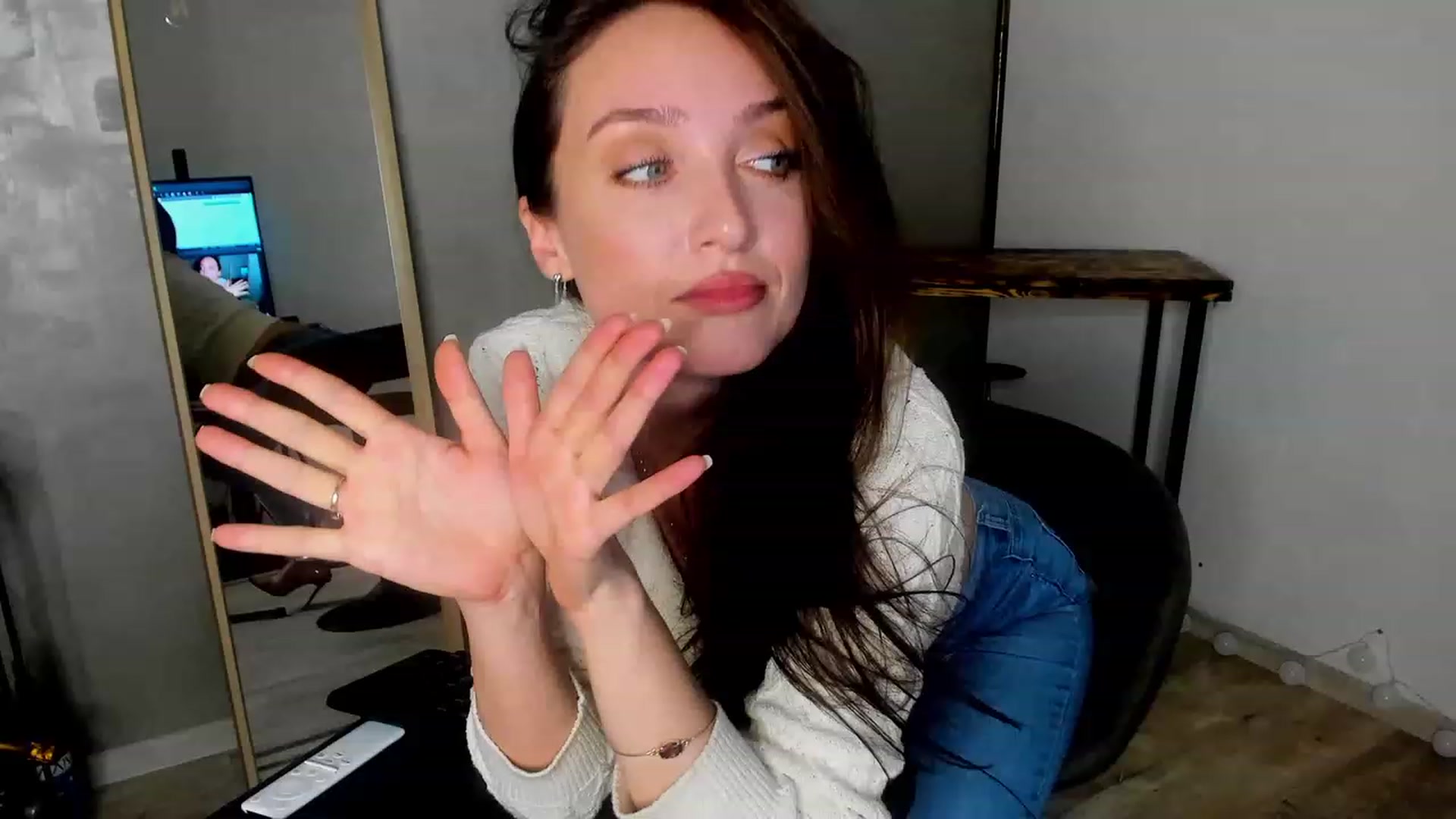 Gallery image thumbnail from FoxyLarysa's myfreecams stream on, 02/17/2023, 07:55 image 2 of 20