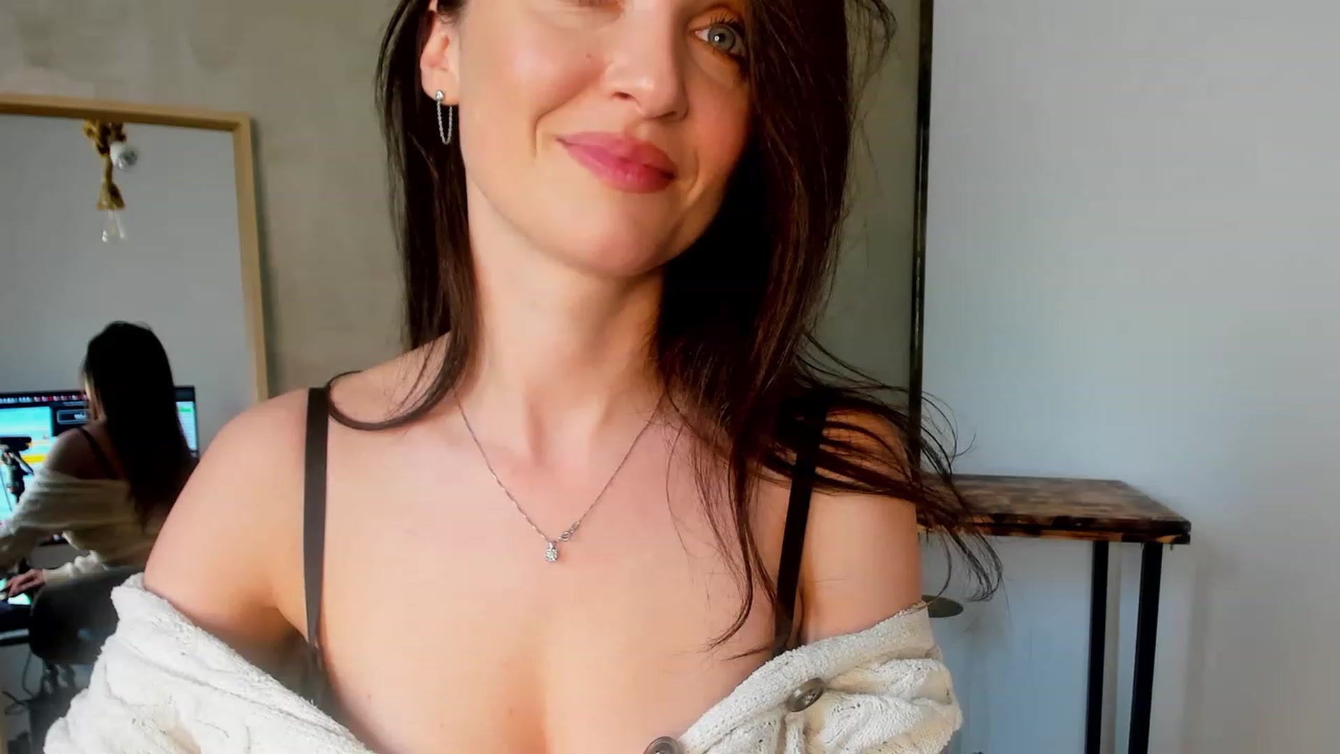 Gallery image thumbnail from FoxyLarysa's myfreecams stream on, 02/17/2023, 07:55 image 14 of 20