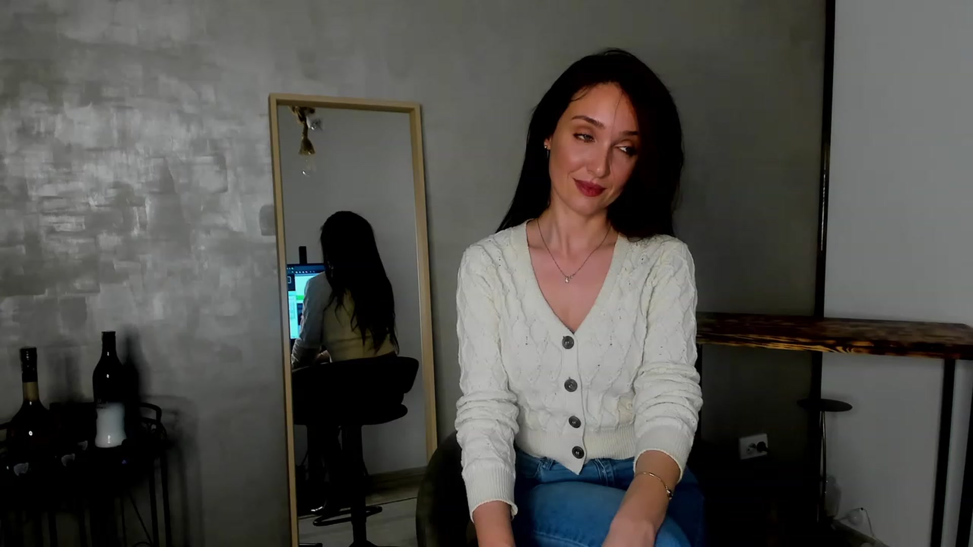 Gallery image thumbnail from FoxyLarysa's myfreecams stream on, 02/17/2023, 07:55 image 4 of 20