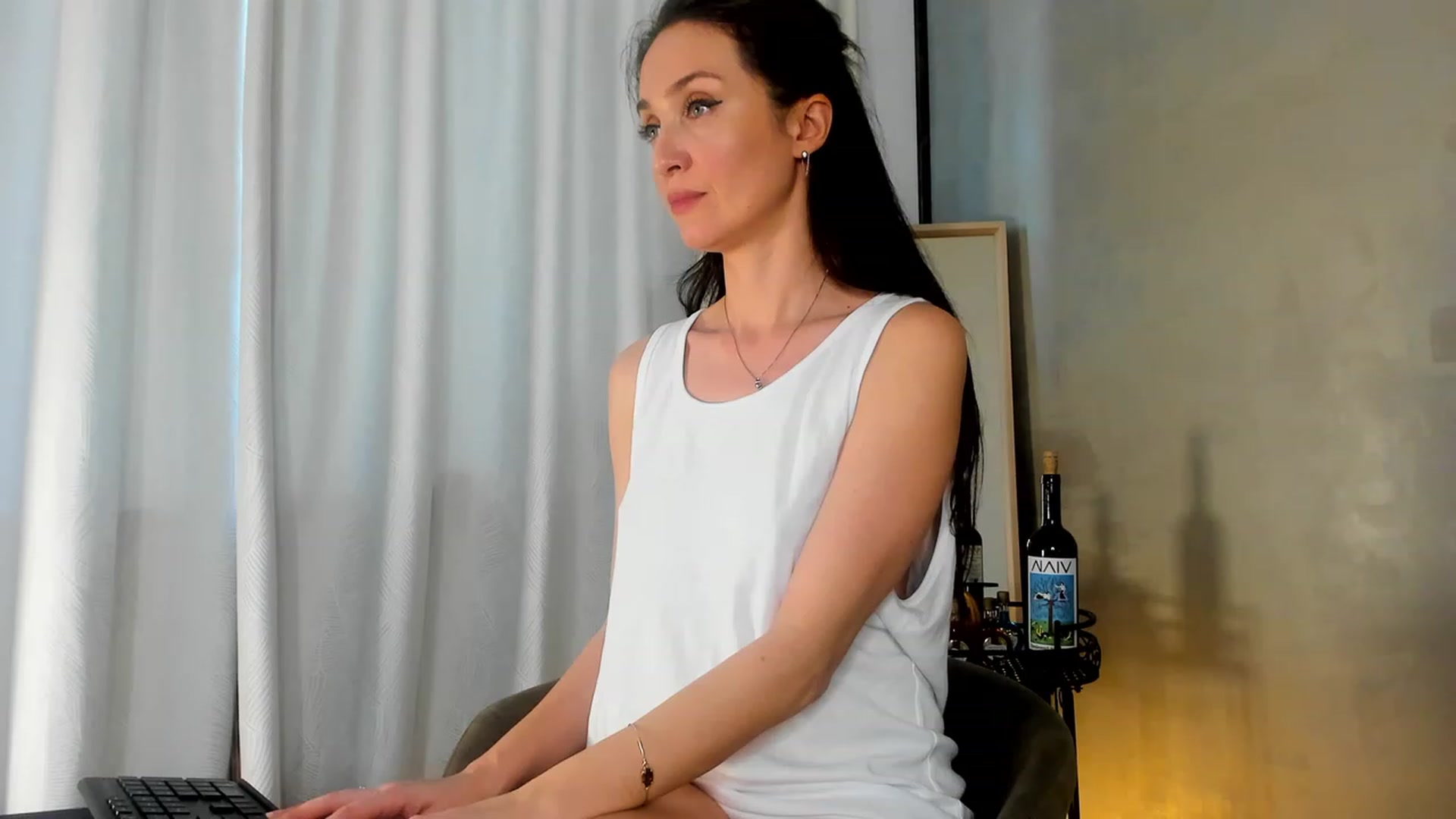 Gallery image thumbnail from FoxyLarysa's myfreecams stream on, 02/19/2023, 12:41 image 19 of 20