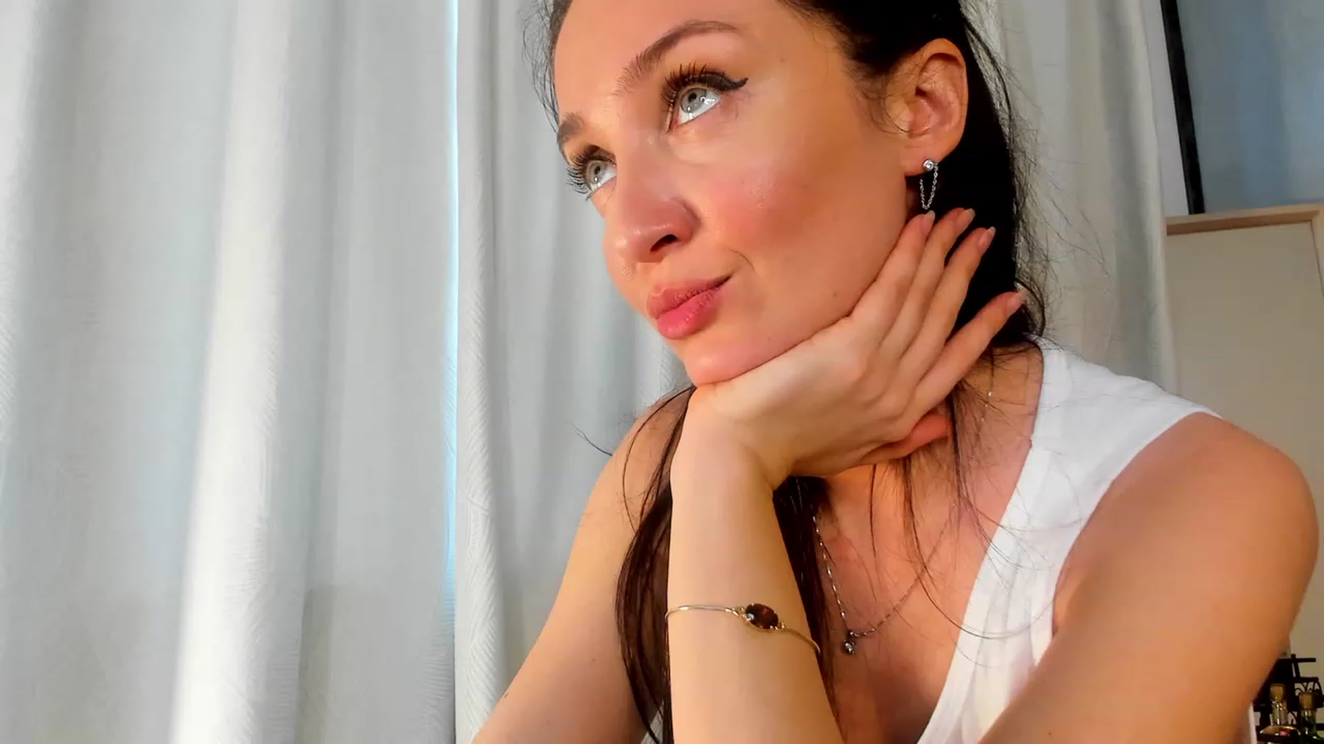 Gallery image thumbnail from FoxyLarysa's myfreecams stream on, 02/19/2023, 12:41 image 2 of 20